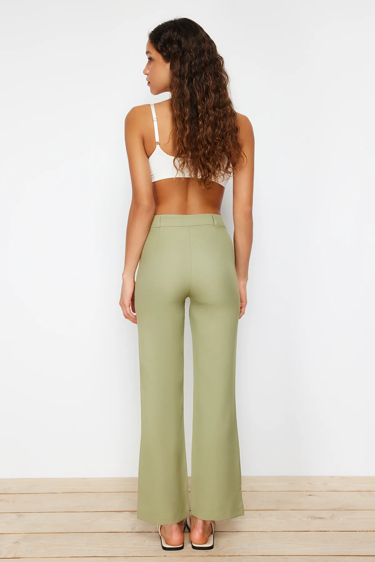 Trendyol Collection  Grüne, gerade geschnittene, gerippte, genähte Webhose mit hoher Taille TWOSS21PL0093