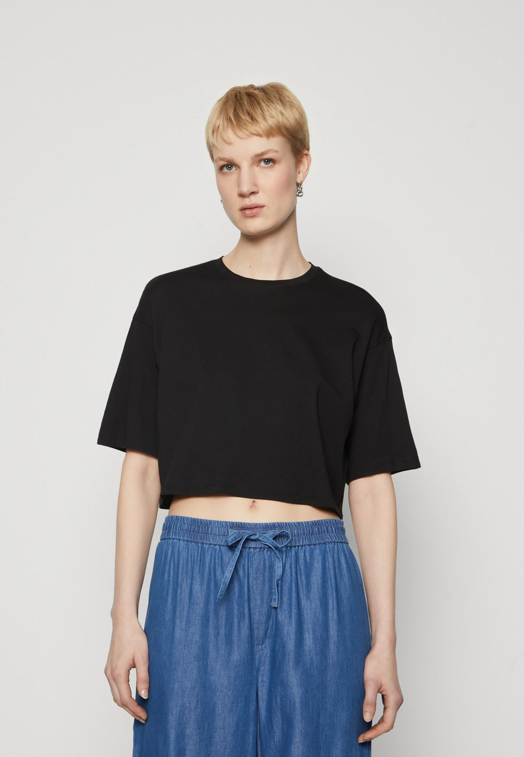 ONLY Tall ONLMAY BOXY CROP PACK DE 2 - Camiseta con estampado