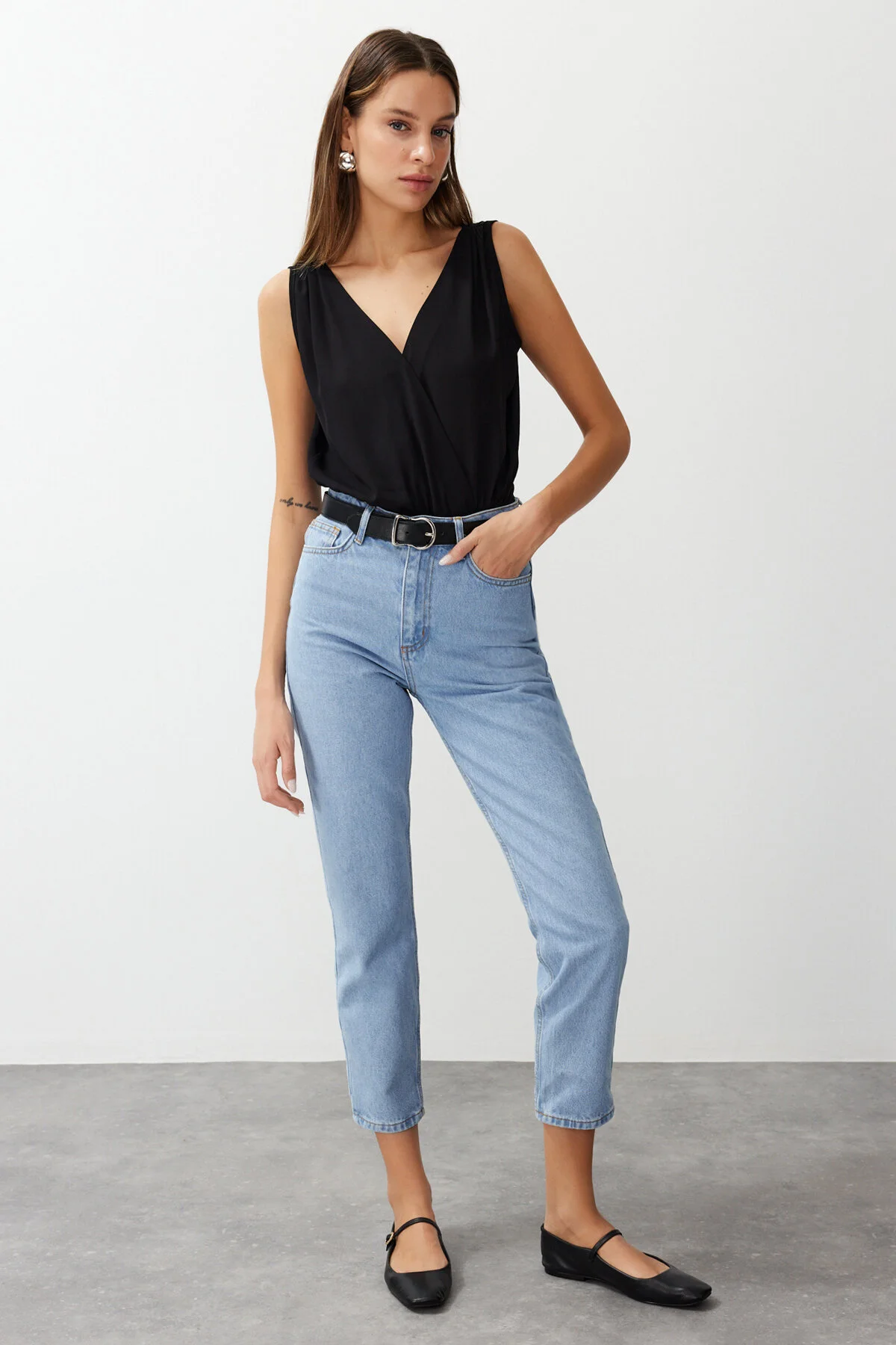 Trendyol Collection  Blaue High-Bel-Mom-Jeans TWOSS20JE0108