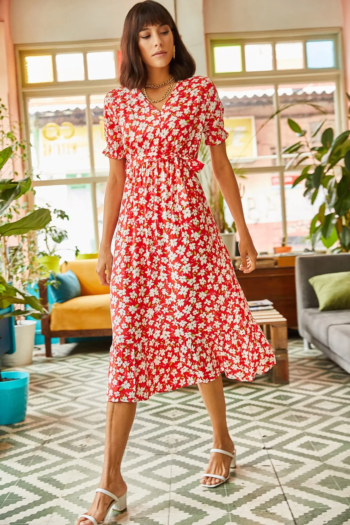 Olalook  Rotes Damenkleid aus gewebter Viskose mit Knöpfen und Gürtelärmeln ELB-19001524