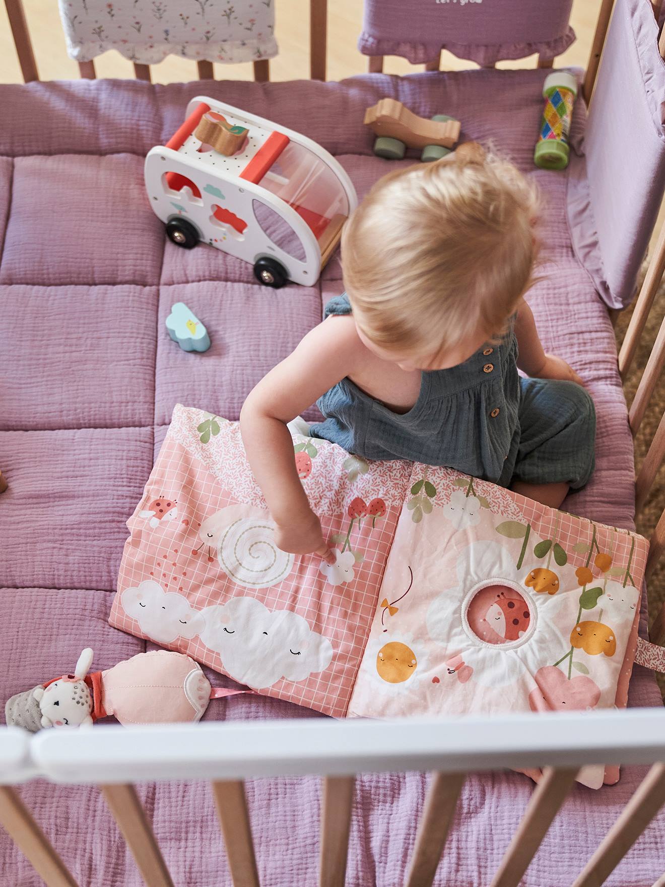 Vertbaudet Baby Stoffbuch mit Plüschtieren ROSA WELT - mehrfarbig