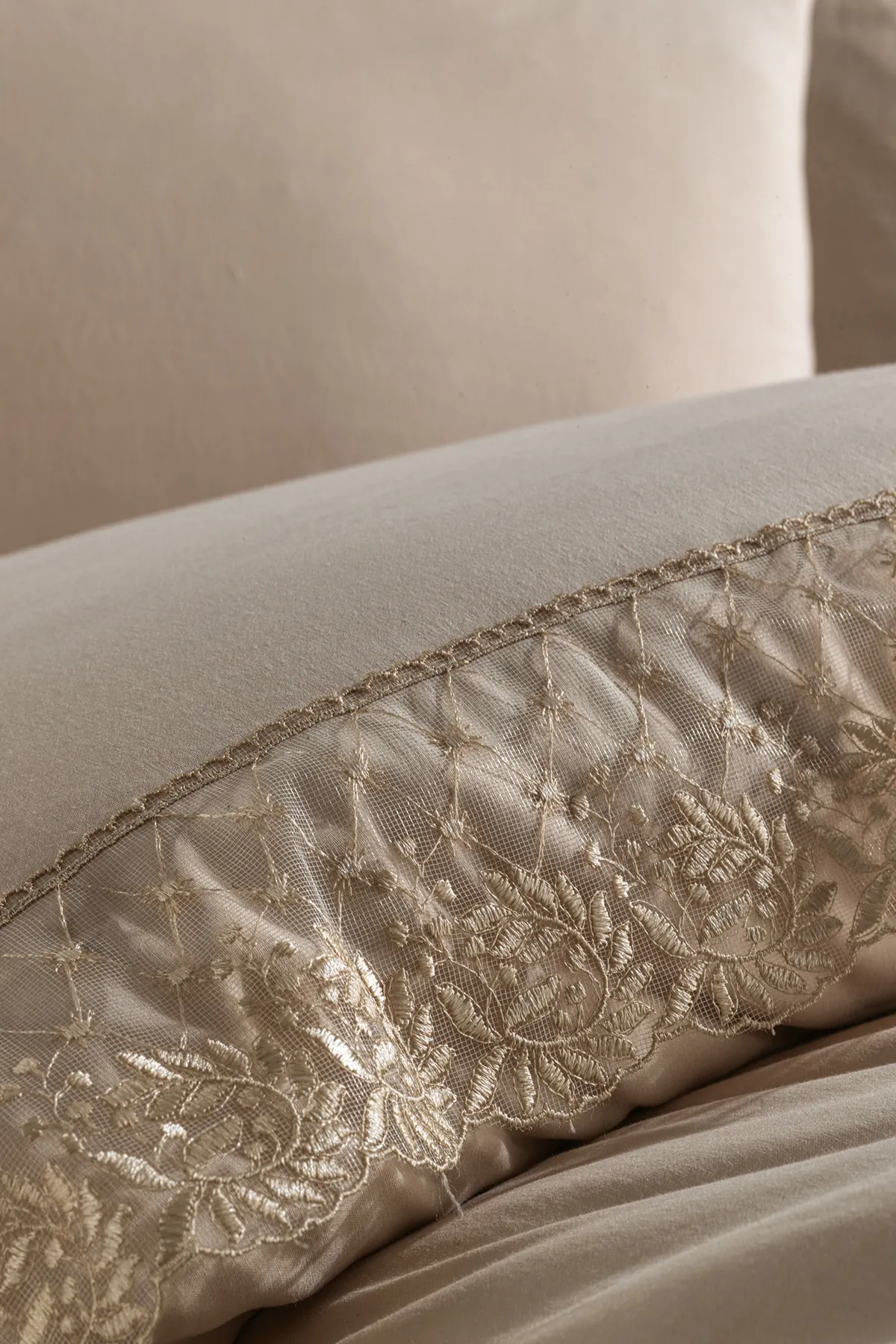 Çeyiz Diyarı  Bettwäsche-Set „Suzan Dowry“ aus französischer Spitze, Cappucino