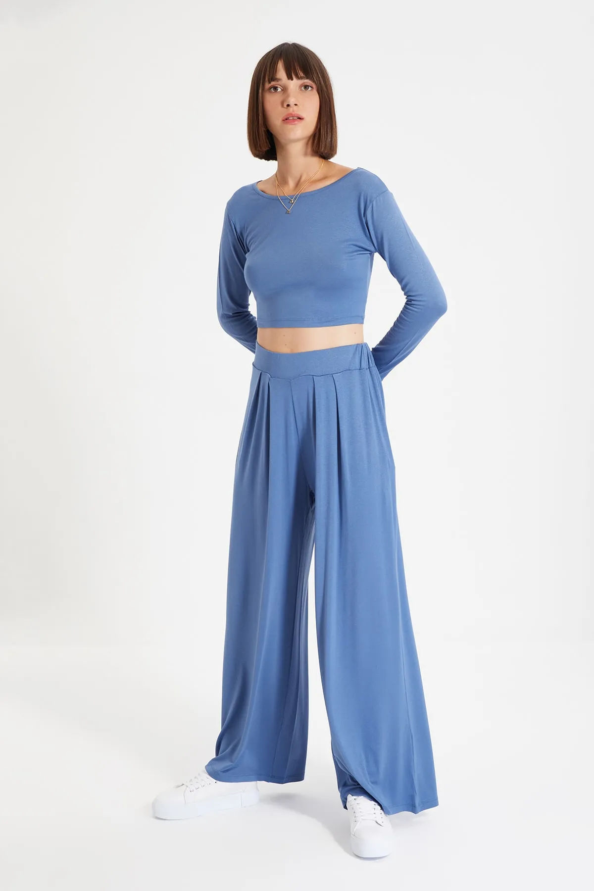 Trendyol Collection  Blaues Pyjama-Set aus Viskose-Strick TWOAW21AU0034