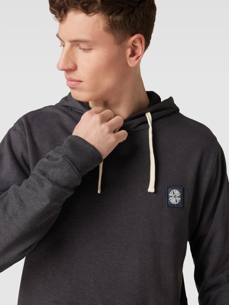 Hoodie mit Känguru-Tasche in schwarz