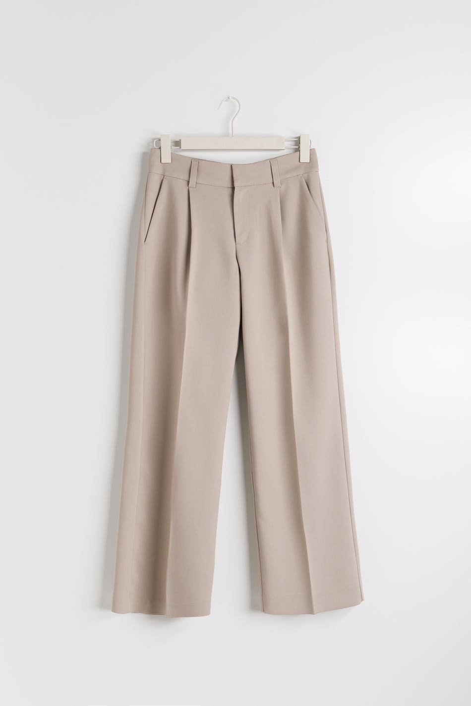 Low waist trousers