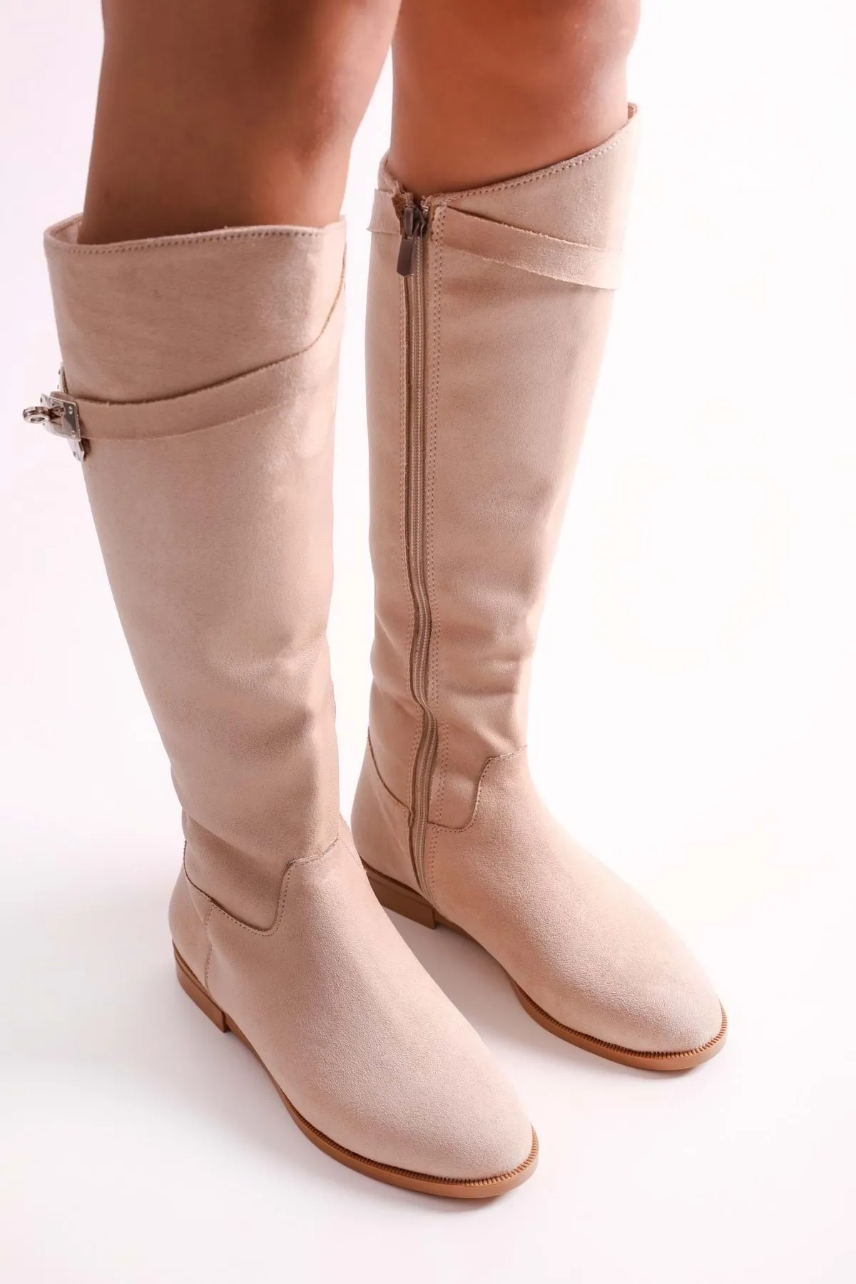Shoeberry  Damen Meroni Beige Wildleder-Schnallenstiefel Beige Wildleder