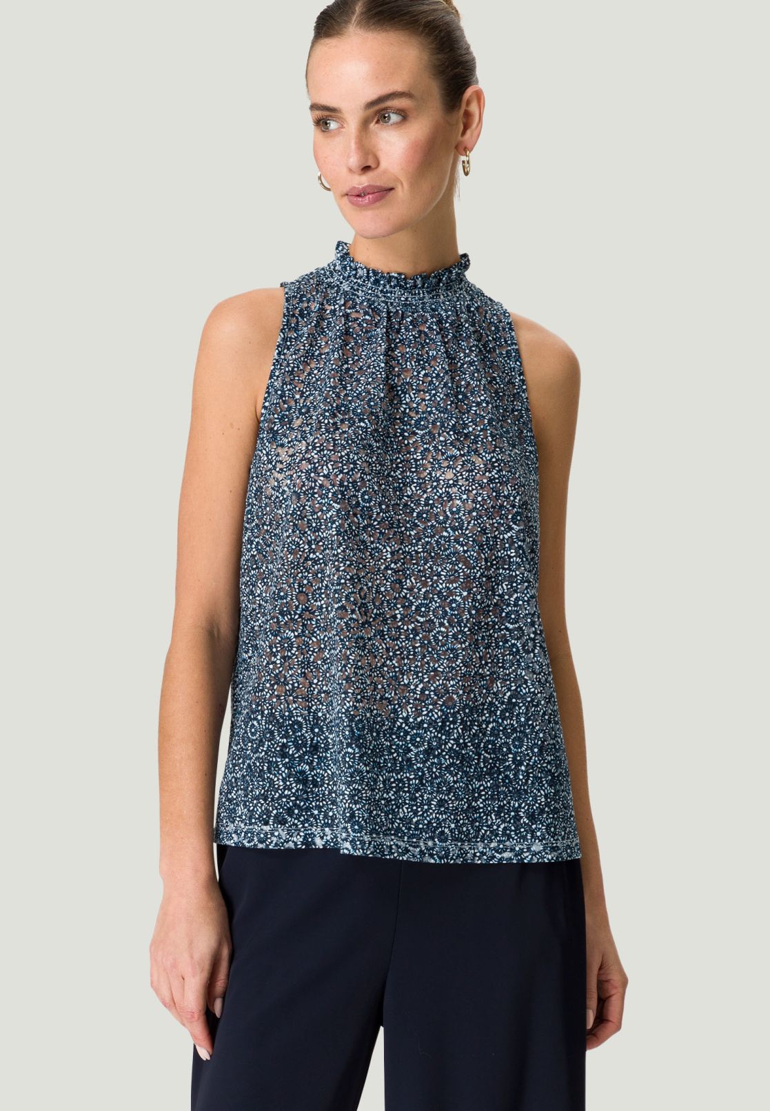 Shirt mit gerafftem Stehkragen