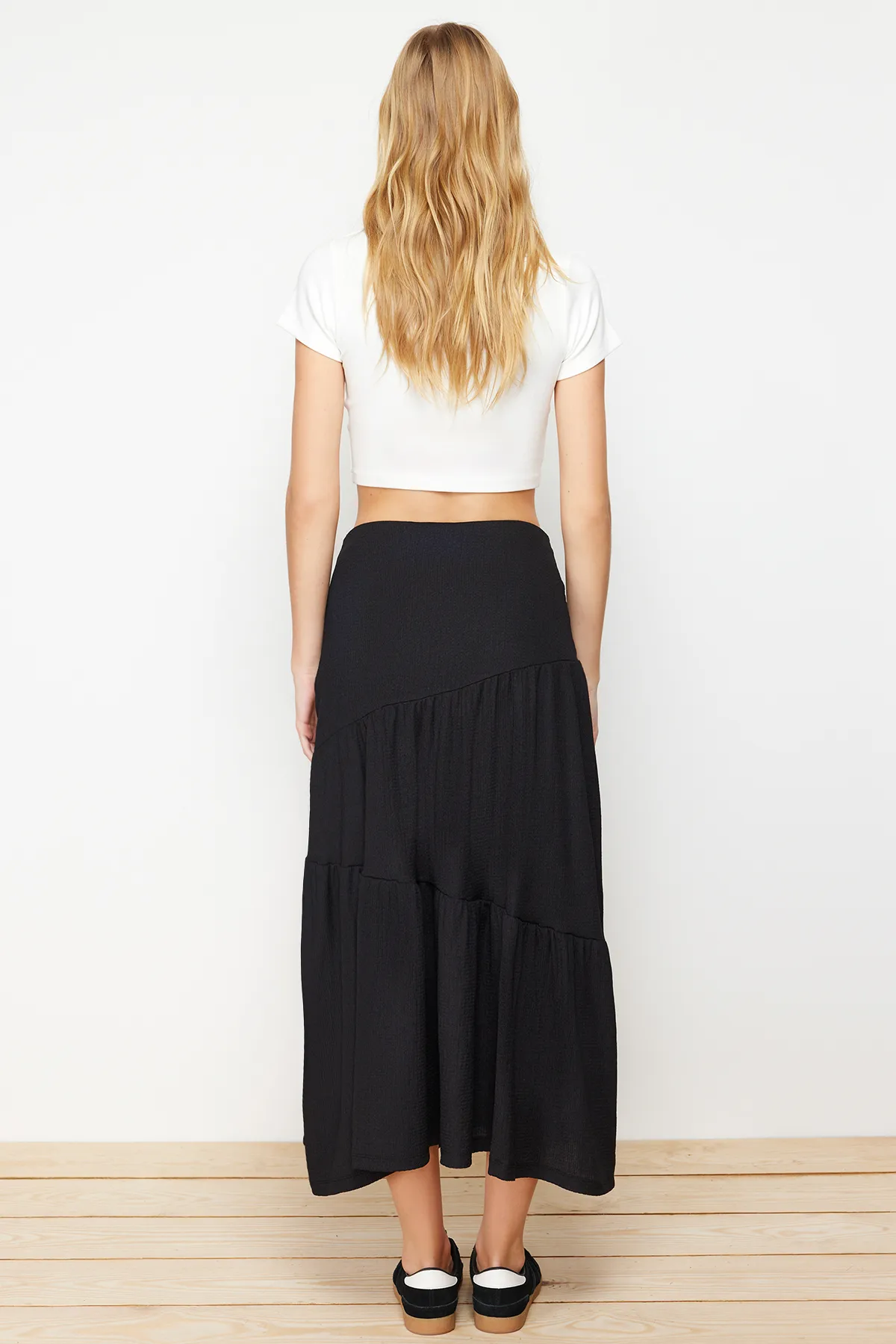 Trendyol Collection  Schwarzer, gewickelter Maxi-Plissee-Stretch-Strickrock TWOSS24ET00090