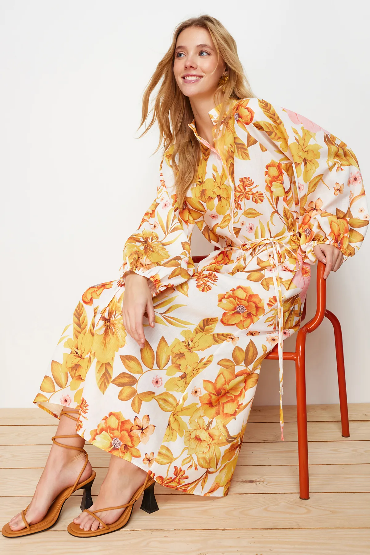 Trendyol Modest  Ecrufarbenes, gewebtes Hemdblusenkleid in Leinenoptik TCTSS24EB00106