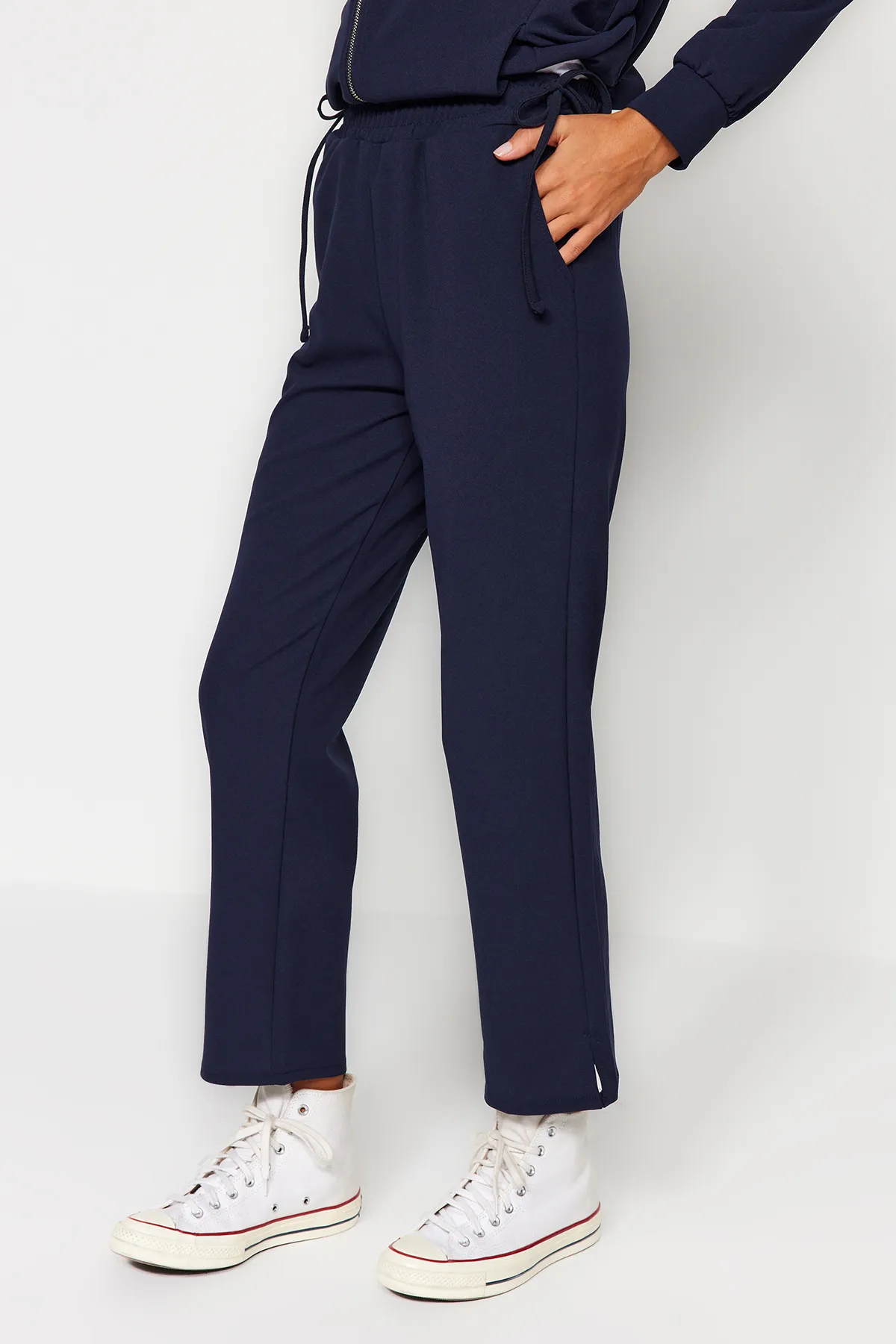 Trendyol Modest  Marineblaues Strick-Trainingsanzug-Set mit Kapuze und Reißverschluss TCTSS21EM0091