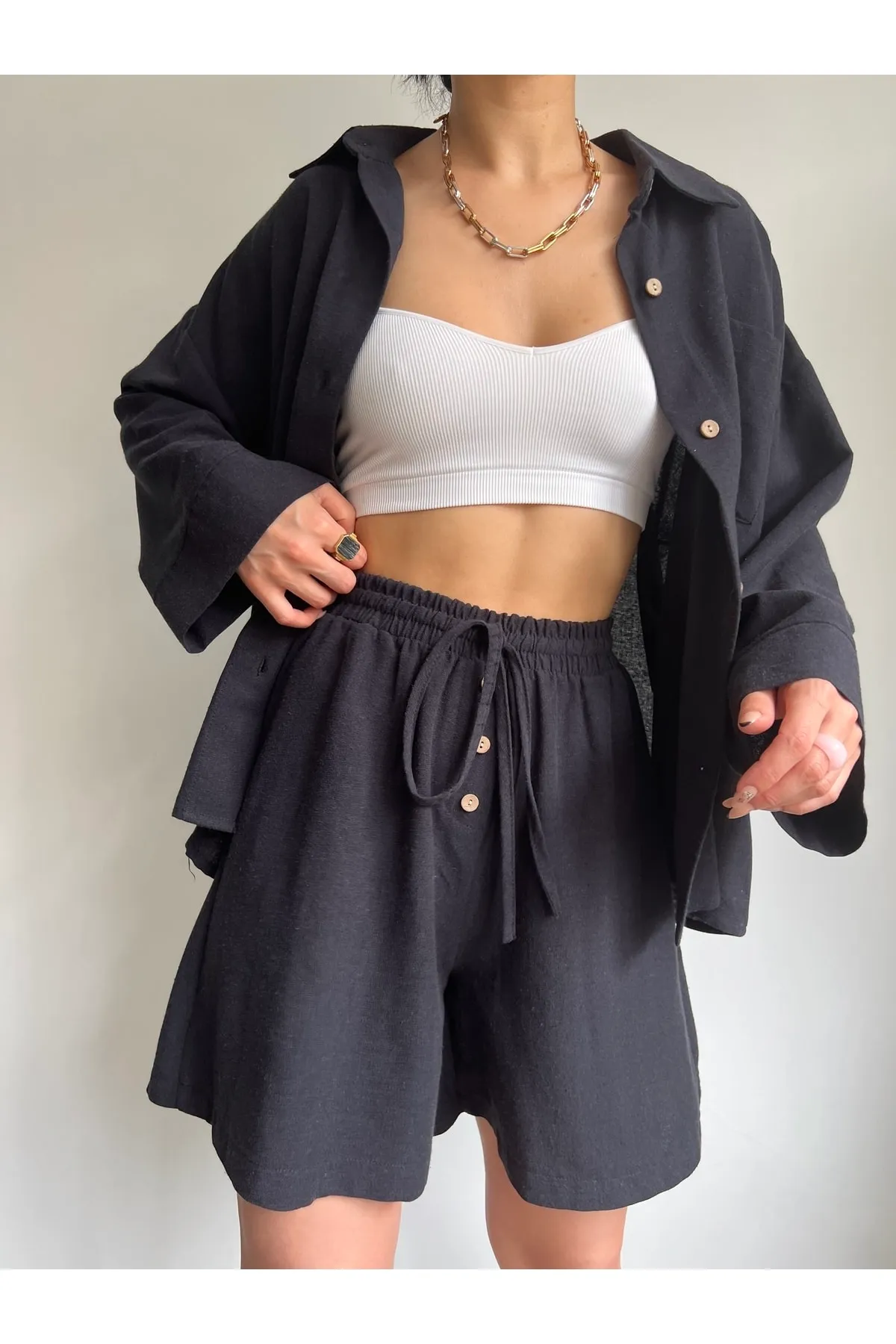 MAİ COLLECTİON  Schwarzes Leinen-Shorts-Set für Damen von Budva