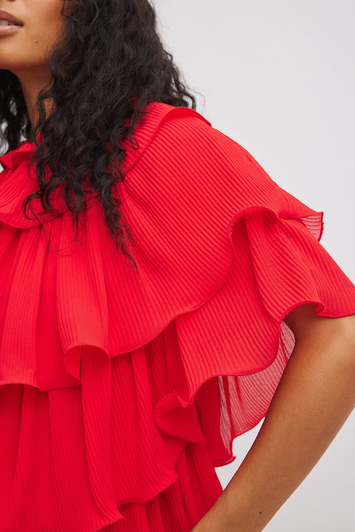 Minikleid mit Volantdetail