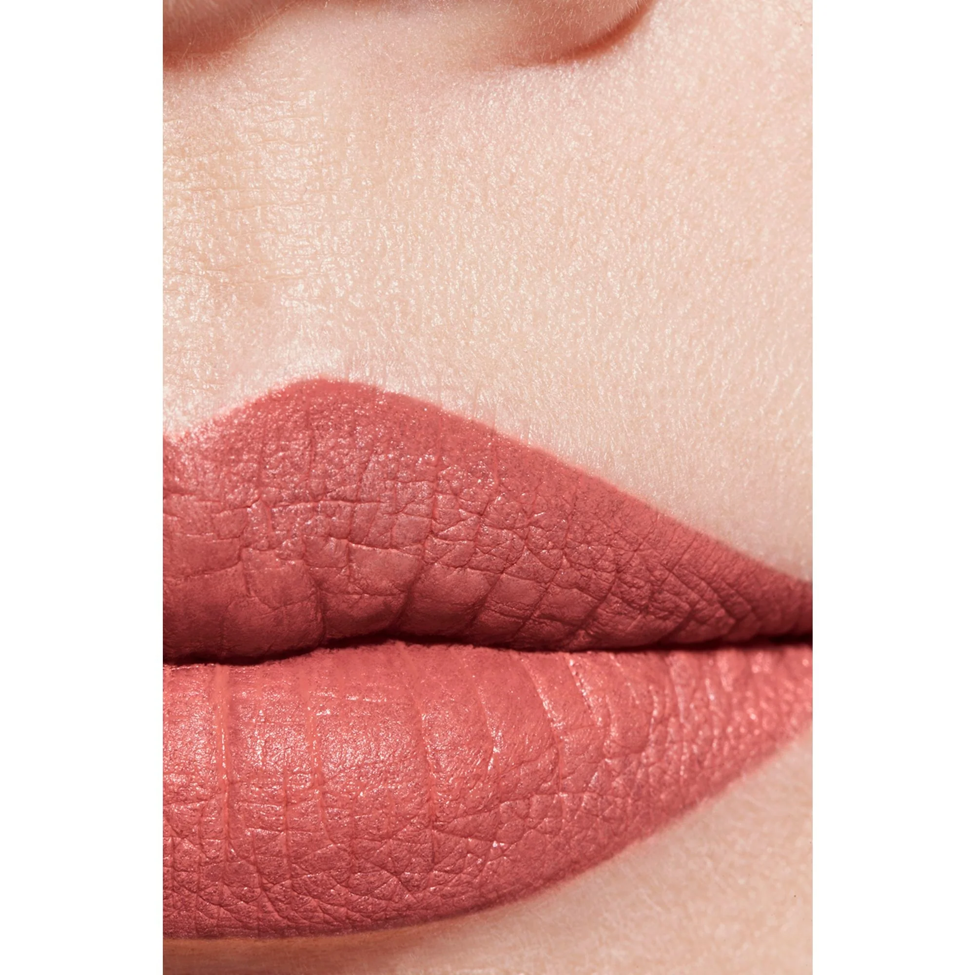 ROUGE ALLURE VELVET - EL LABIAL LUMINOSO Y TERCIOPELOSO