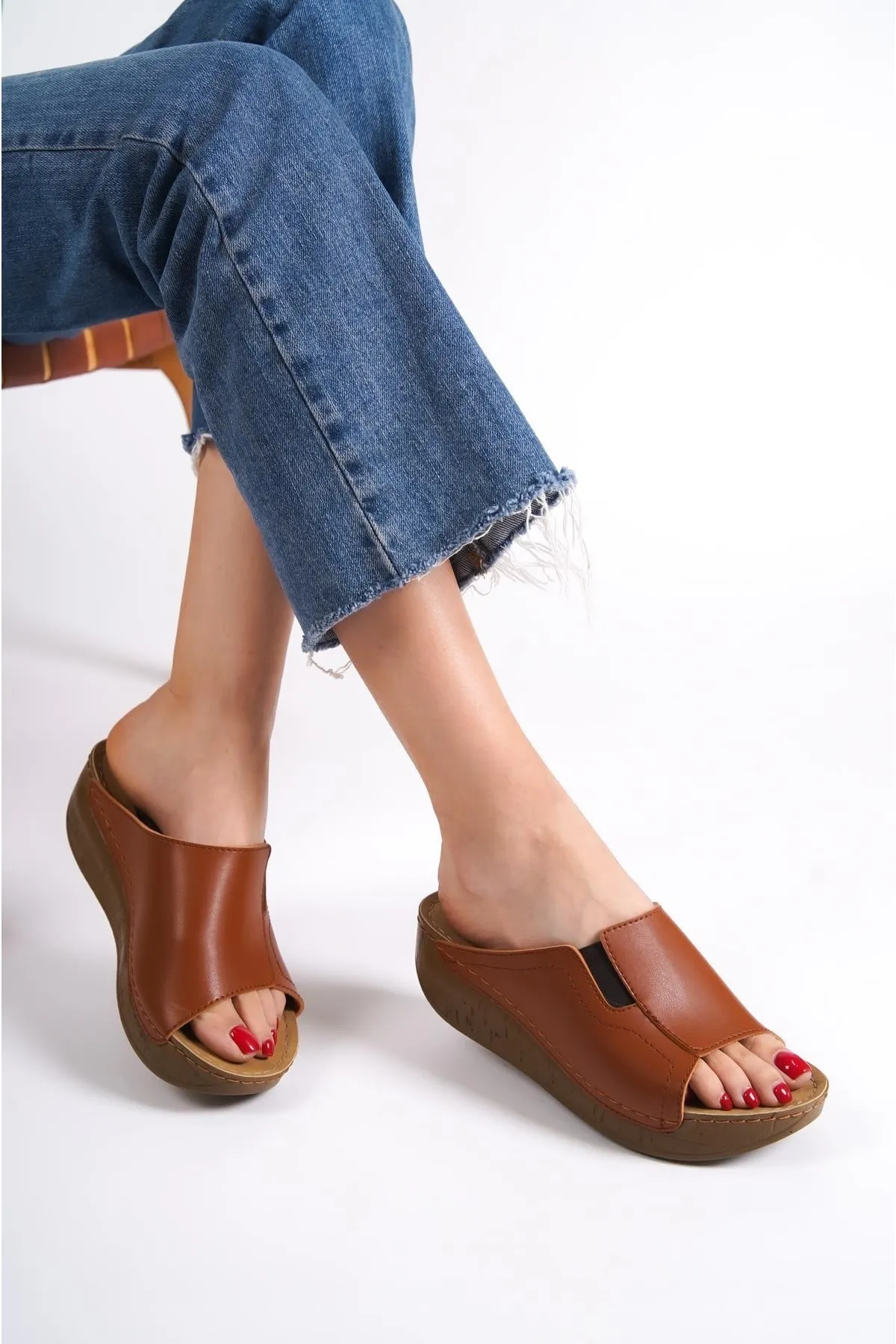 Capone Outfitters  Anatomisch weiche, bequeme Mutterhausschuhe mit Keilabsatz