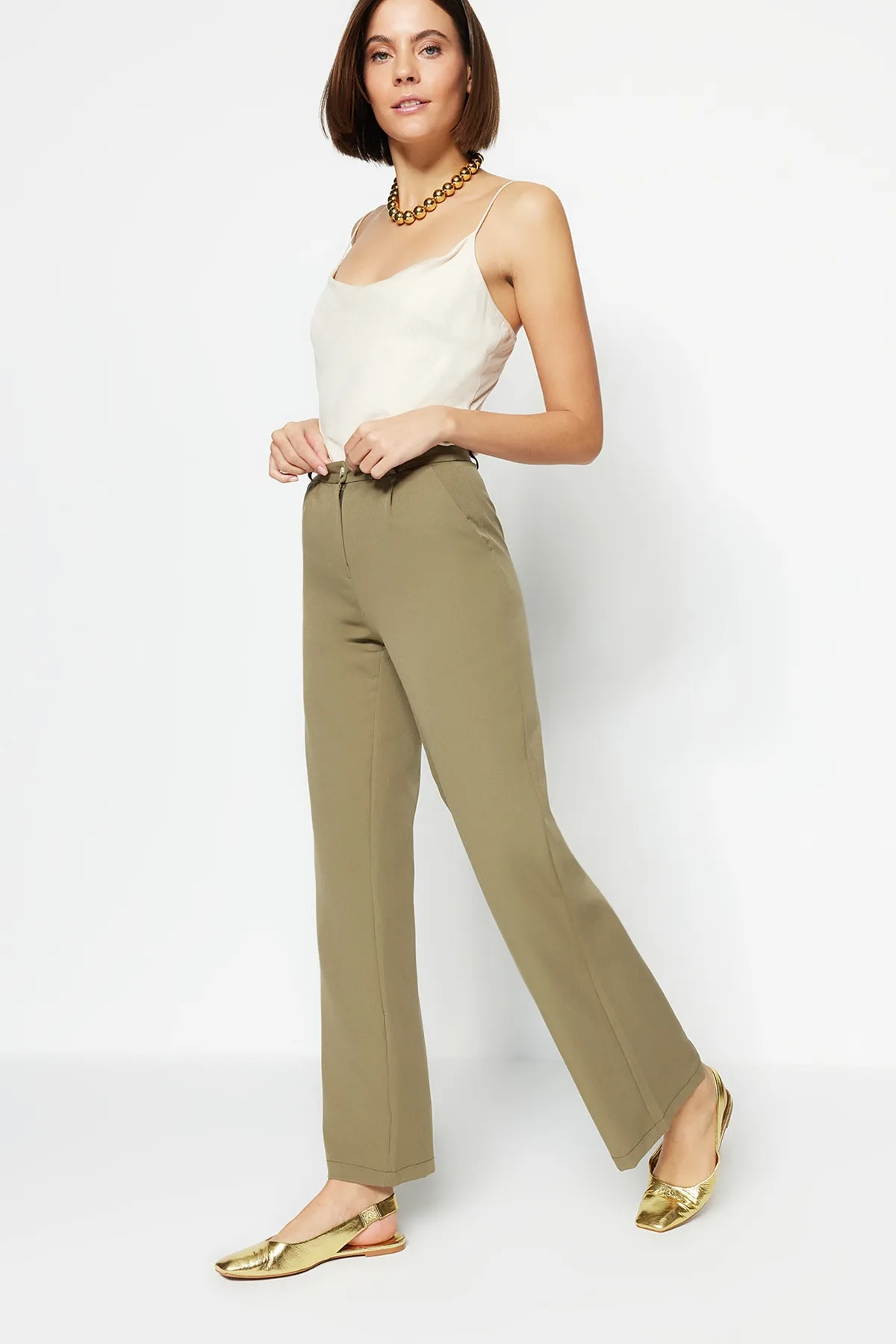 Trendyol Collection  Hellkhakifarbene, gewebte Hose mit hoher Taille und weitem Bein/Plissee mit weitem Bein TWOAW21PL0076