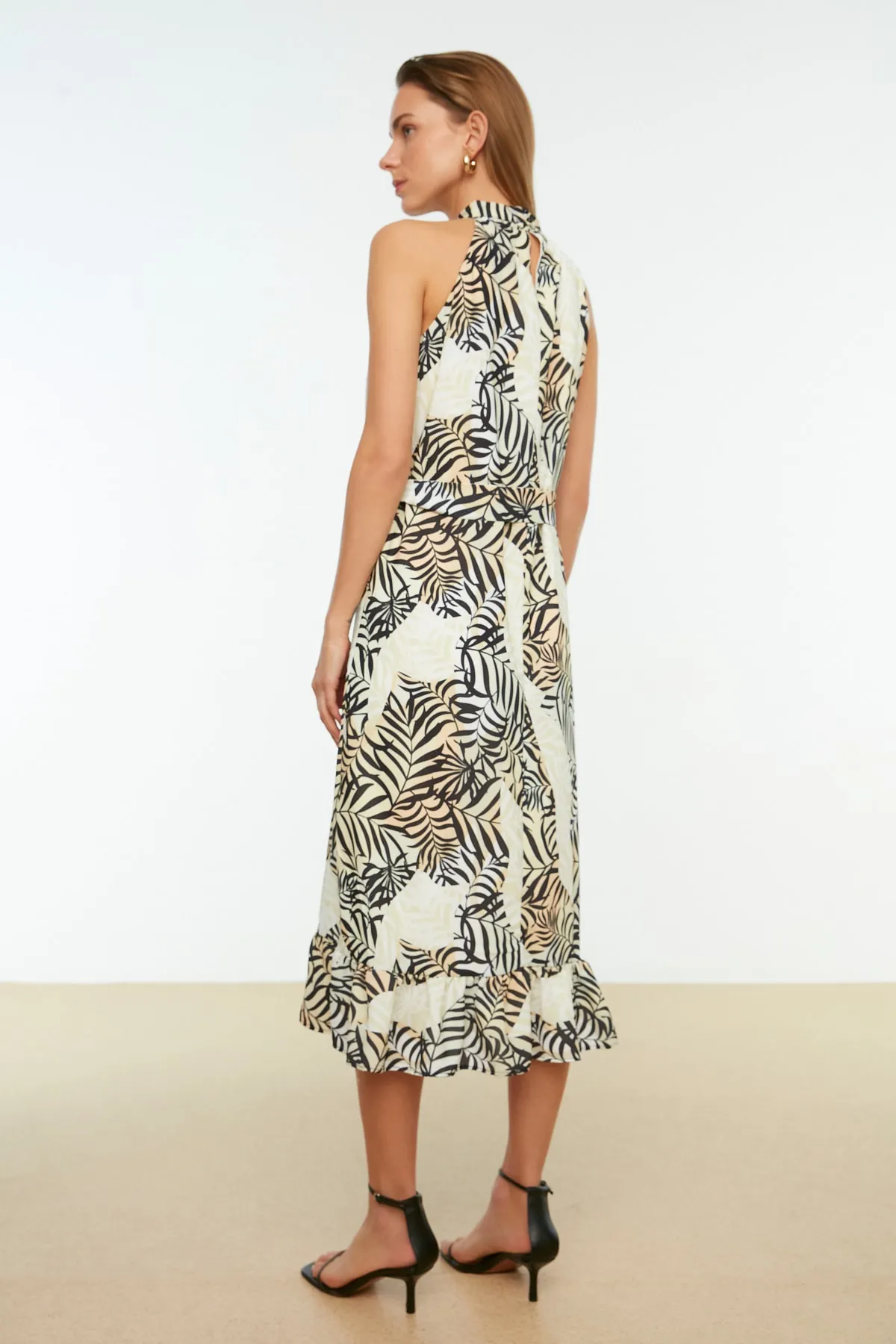 Trendyol Collection  Kamelfarbenes, gewebtes Midikleid mit Animal-Print und Gürtel TWOSS19YD0032