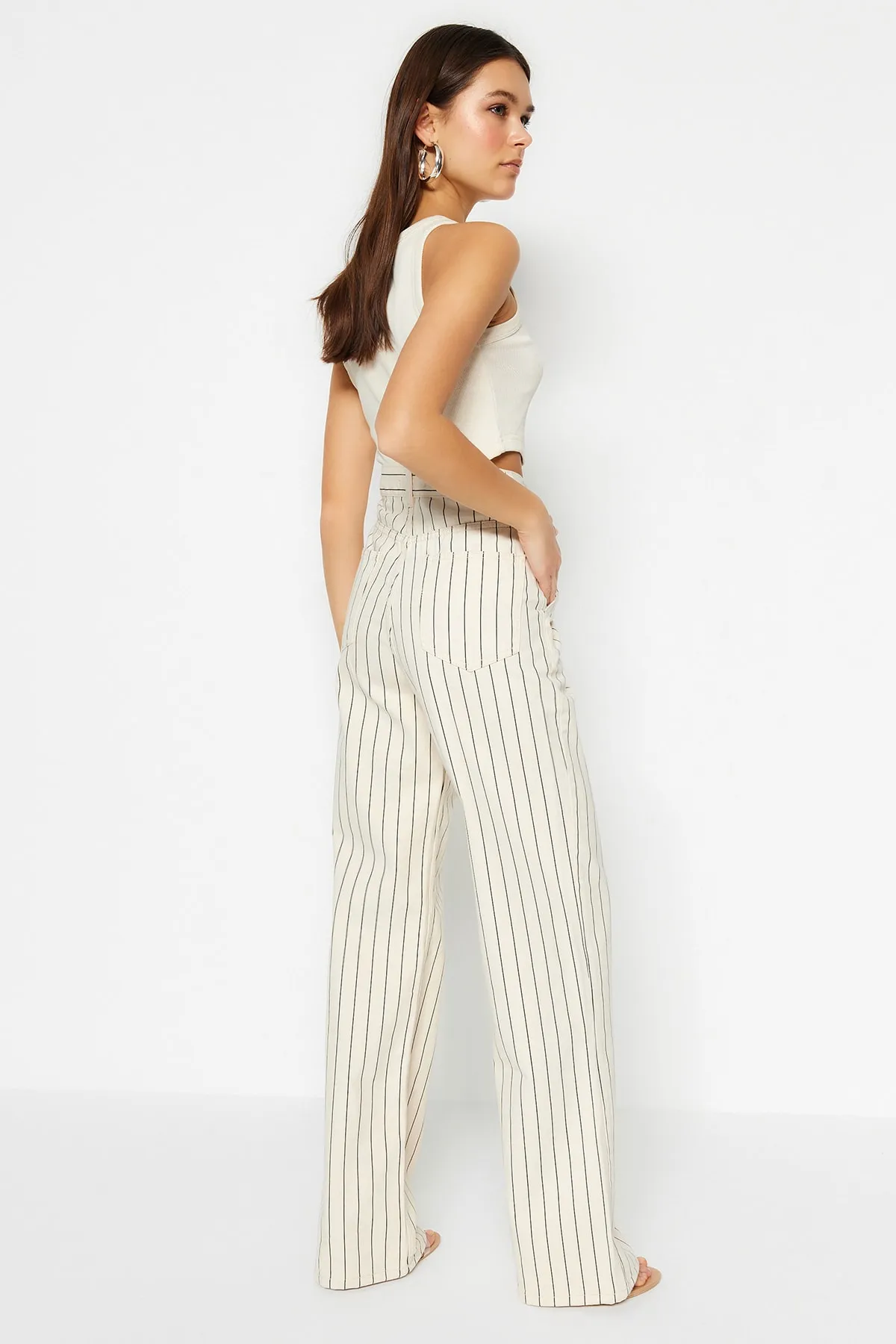 Trendyol Collection  Mehrfarbige, gestreifte Jeans mit hoher Taille und weitem Bein TWOSS23JE00247