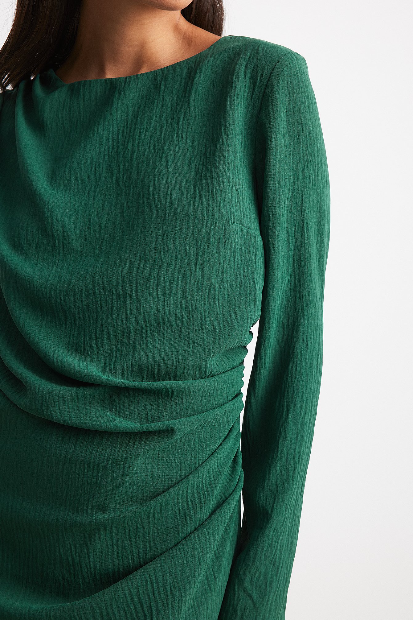 Gerafftes Minikleid mit markierter Taille