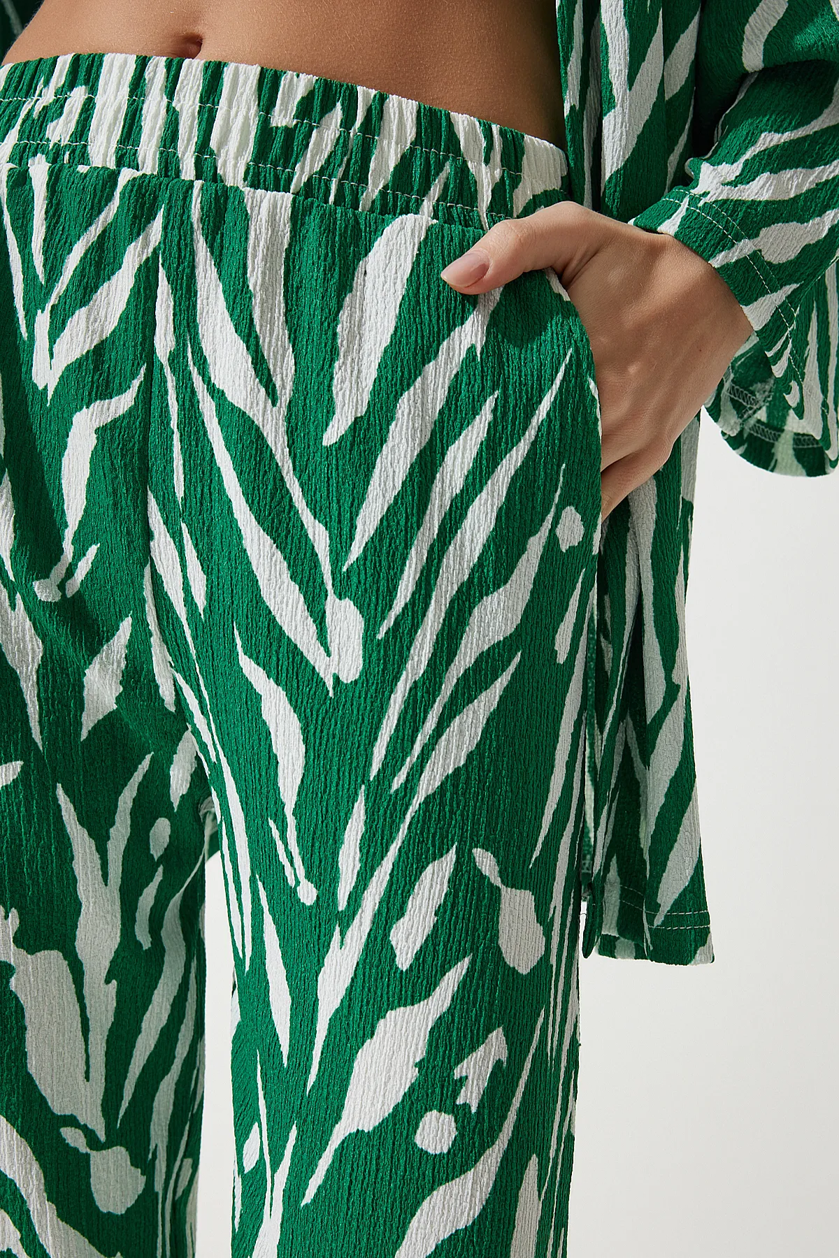 Happiness İstanbul  Grün gemustertes Kimono-Hosen-Strickset für Damen BY00054