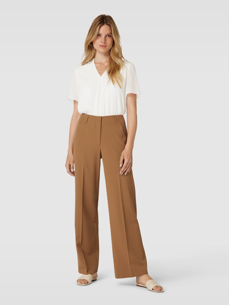 Bluse mit V-Ausschnitt in weiß