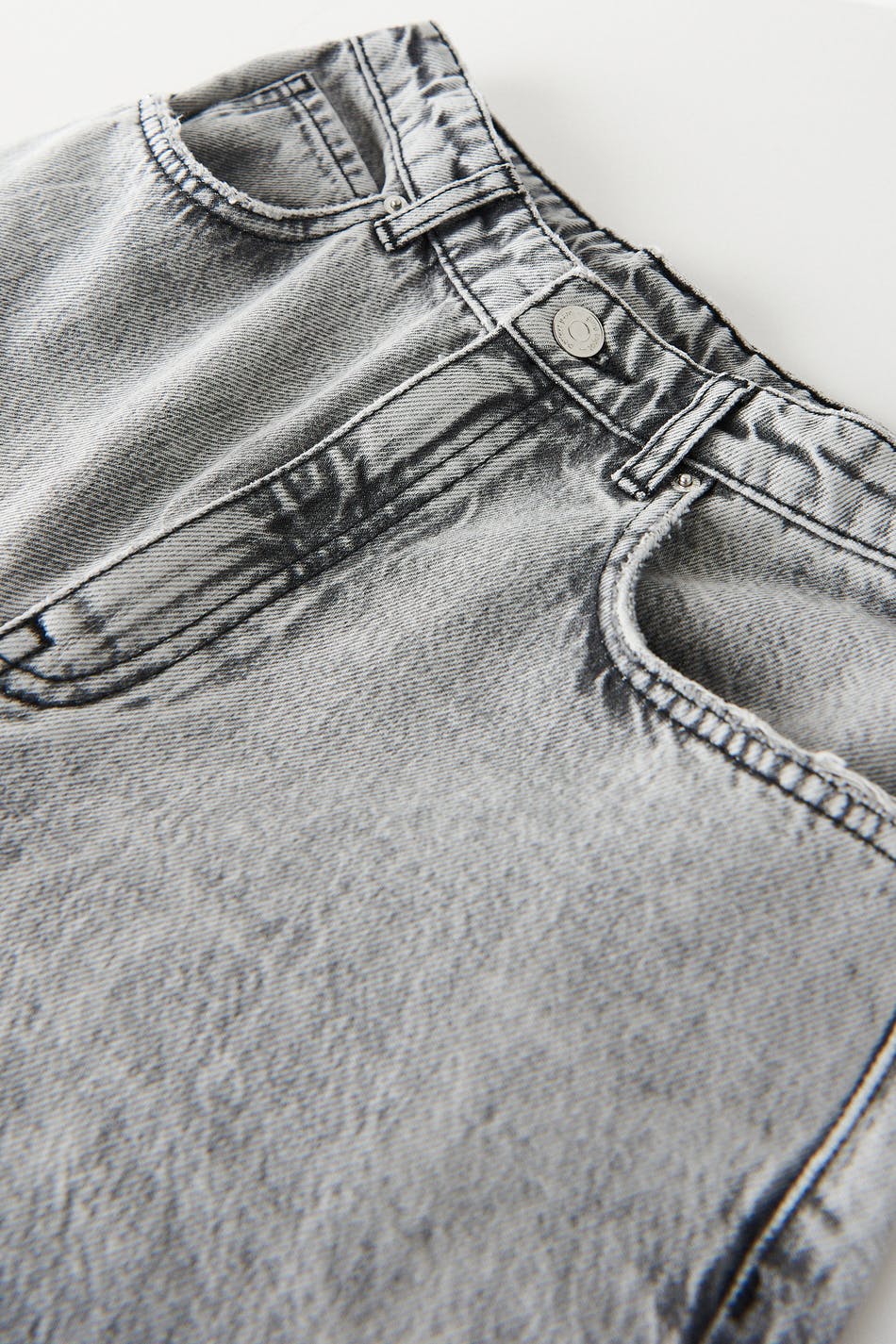 Straight 90s jeans