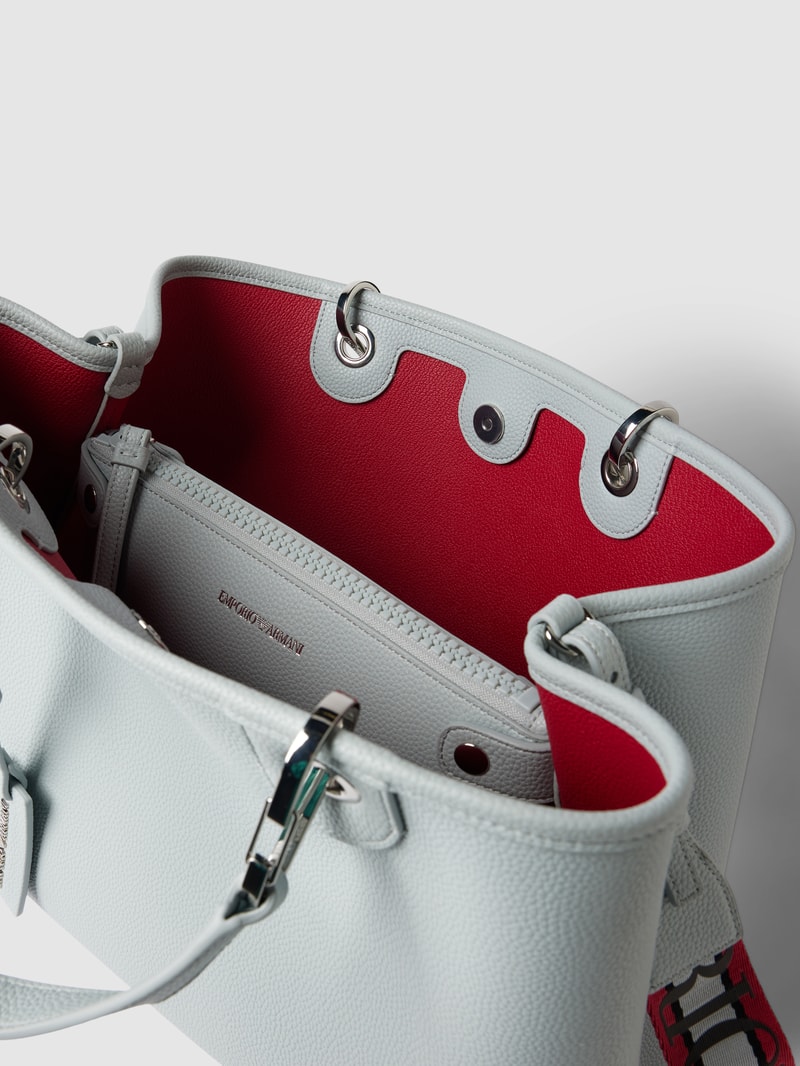 Shopper mit Label-Detail in hellgrau