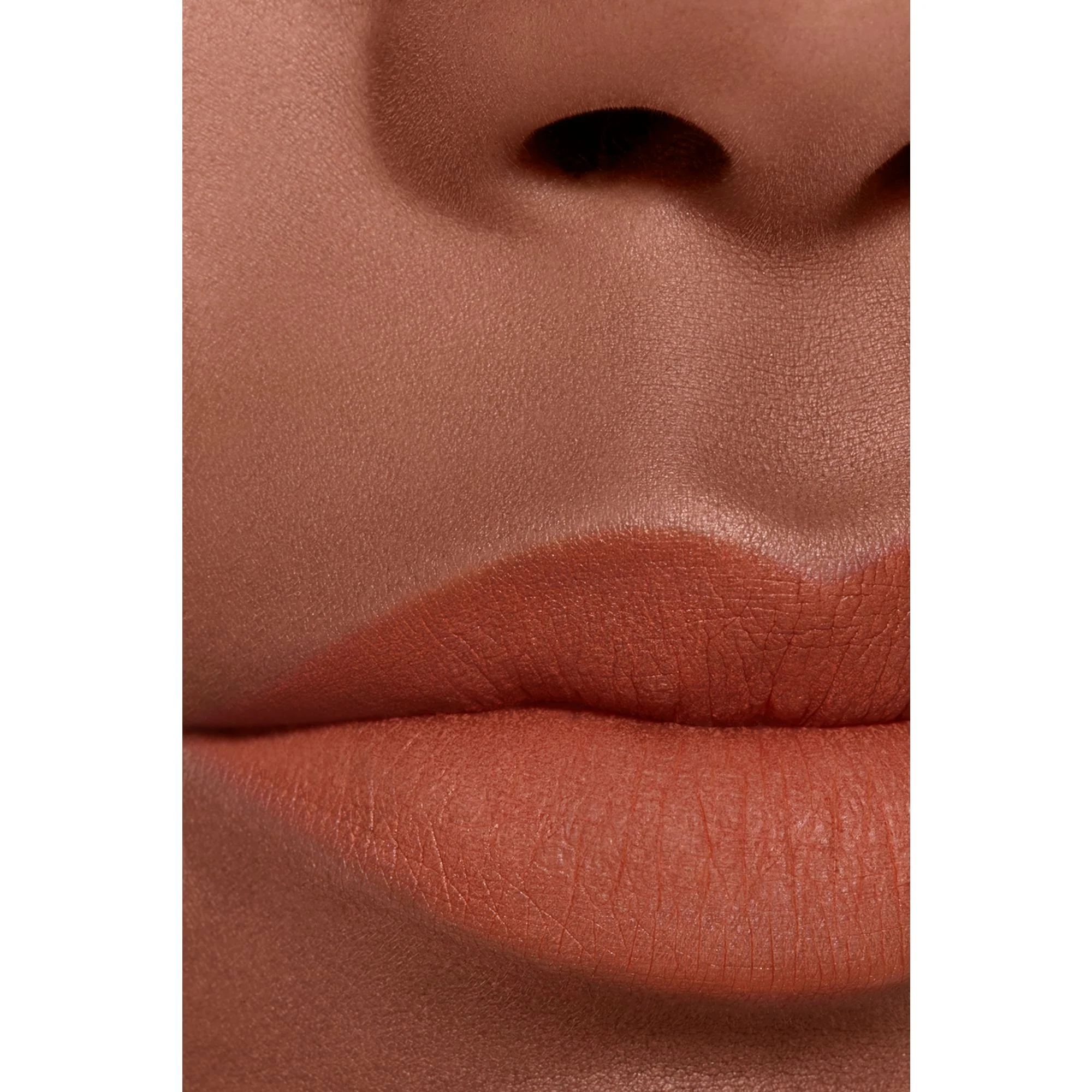 ROUGE ALLURE LIQUID VELVET - IL ROSSETTO FLUIDO OPACO INTENSO ULTRA-TENUTA