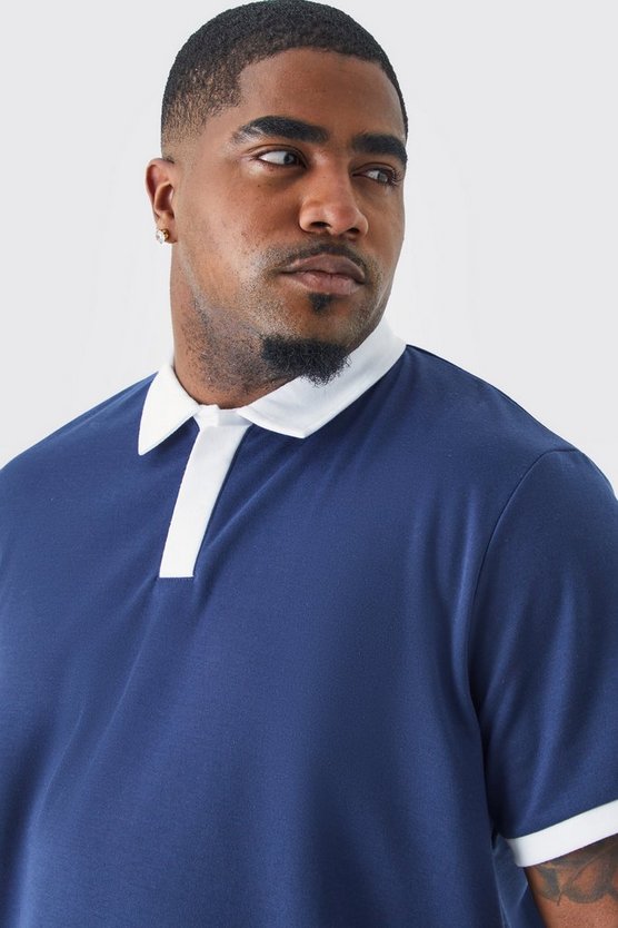Plus Slim-Fit Poloshirt mit Kontrast-Kragen