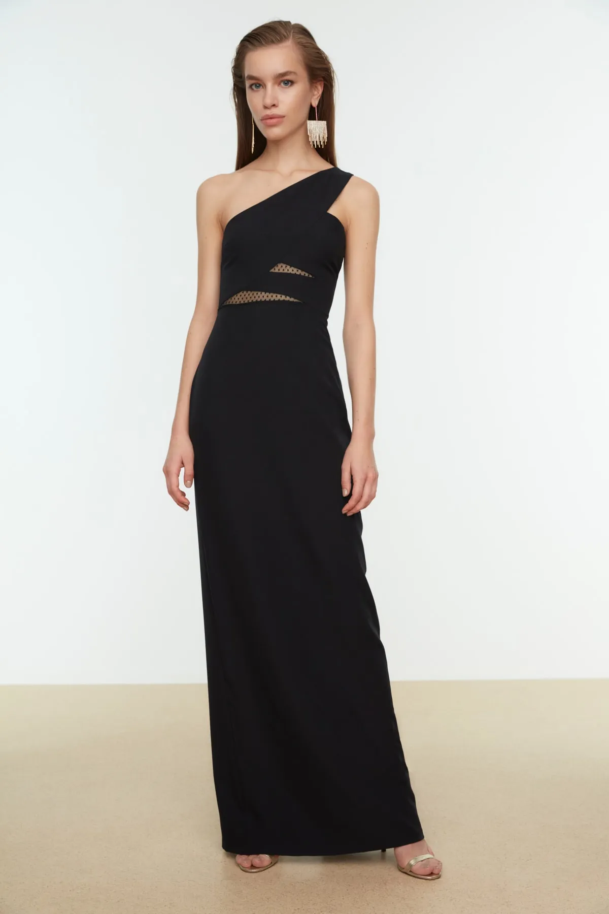 Trendyol Collection  Schwarzes langes Abendkleid mit gewebtem Fenster/Ausschnitt-Detail TPRSS21AE0066