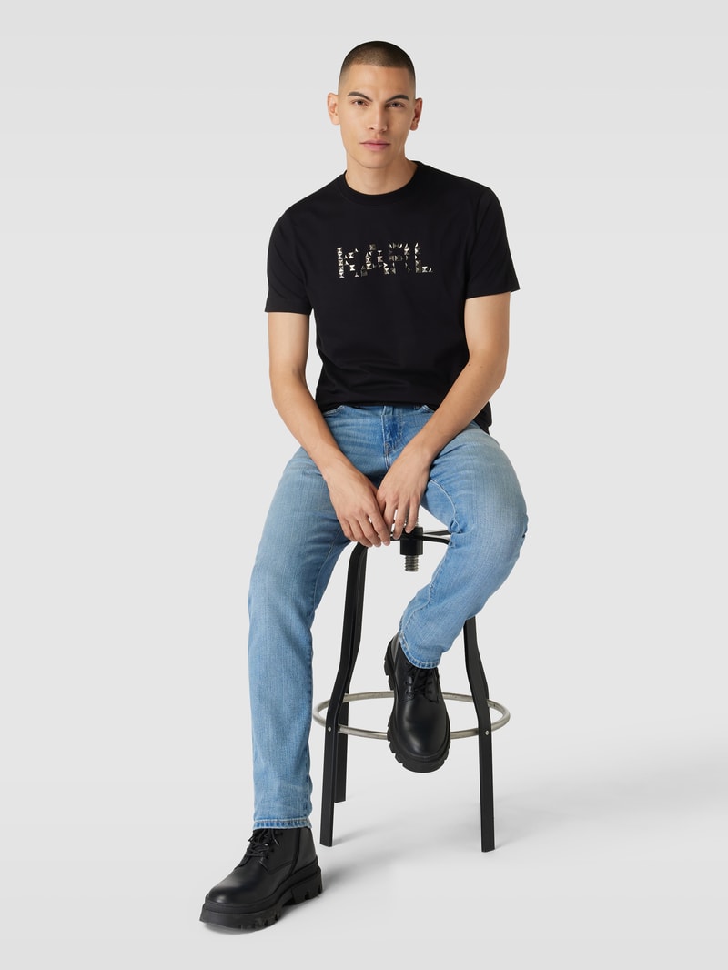 T-Shirt mit Ziersteinbesatz in schwarz