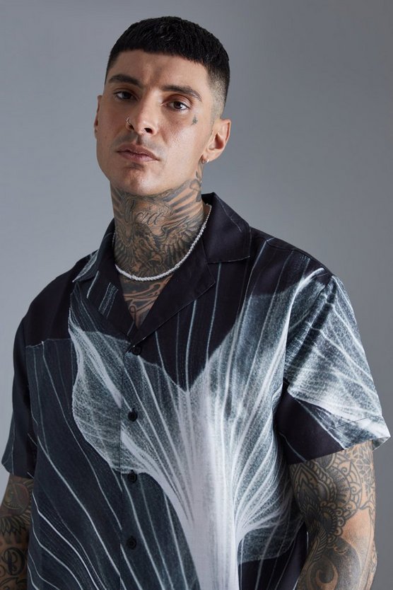 Kurzärmliges Oversize Hemd mit Smoke-Print