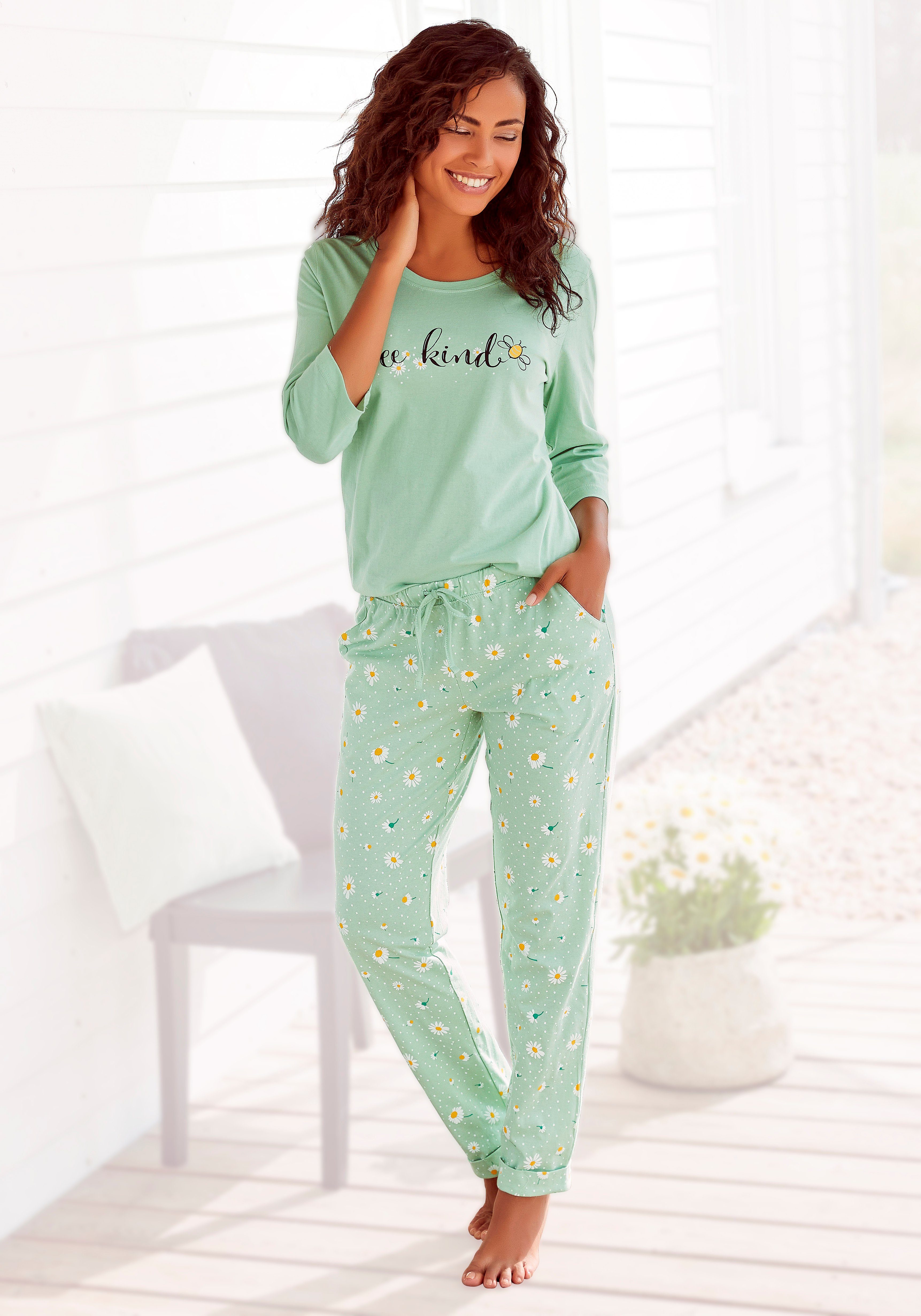 Vivance Dreams Pyjama (2 tlg., 1 Stück) mit Gänseblümchen-Druck