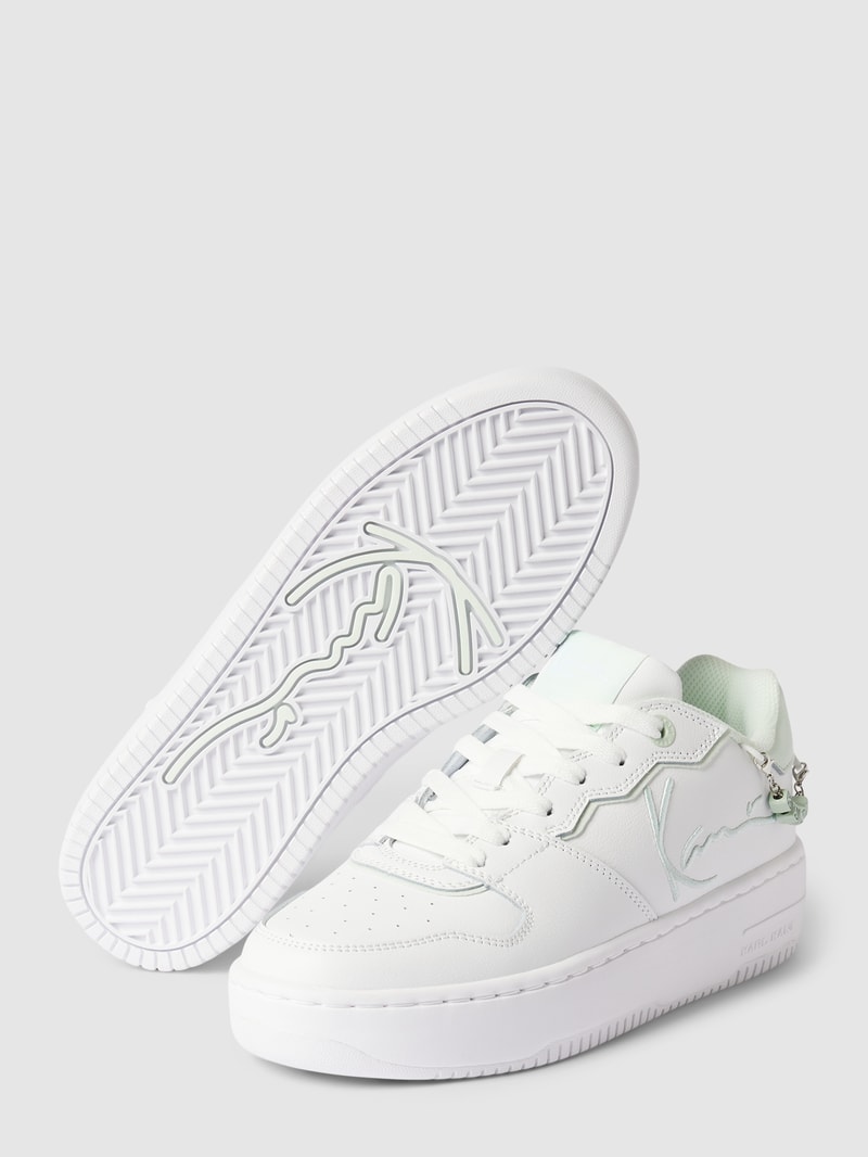 Sneaker mit Label-Details in hellblau