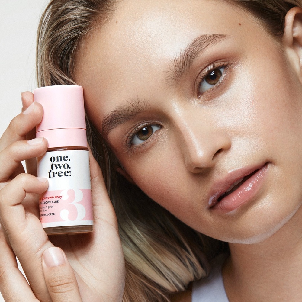 one.two.free! Ultra Glow Fluid Fluide Eclat