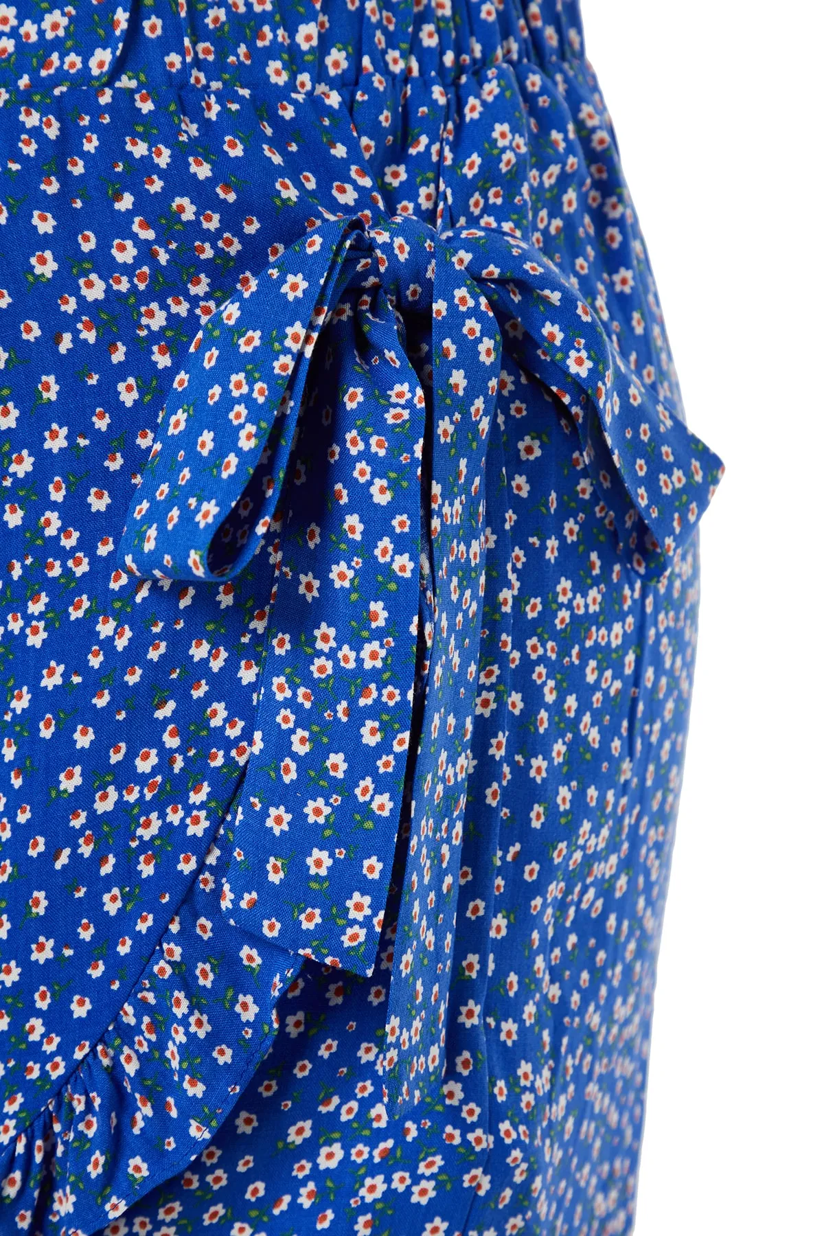 Trendyol Curve  Blauer, gewebter, gebundener Shortsrock mit Blumenmuster TBBSS22SR0164