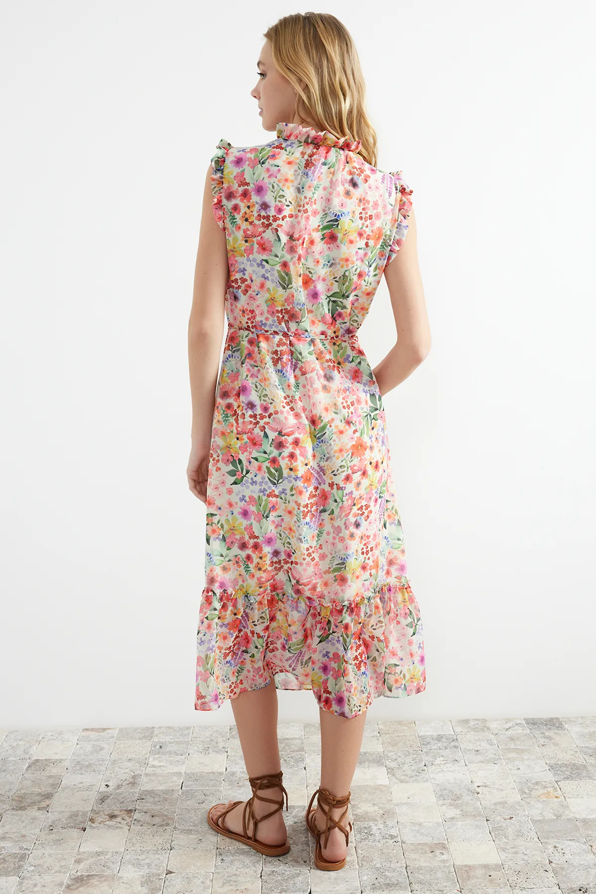 Trendyol Collection  Rosa gemustertes Midi-Gewebekleid in A-Linie/Glockenform TWOSS23EL01840