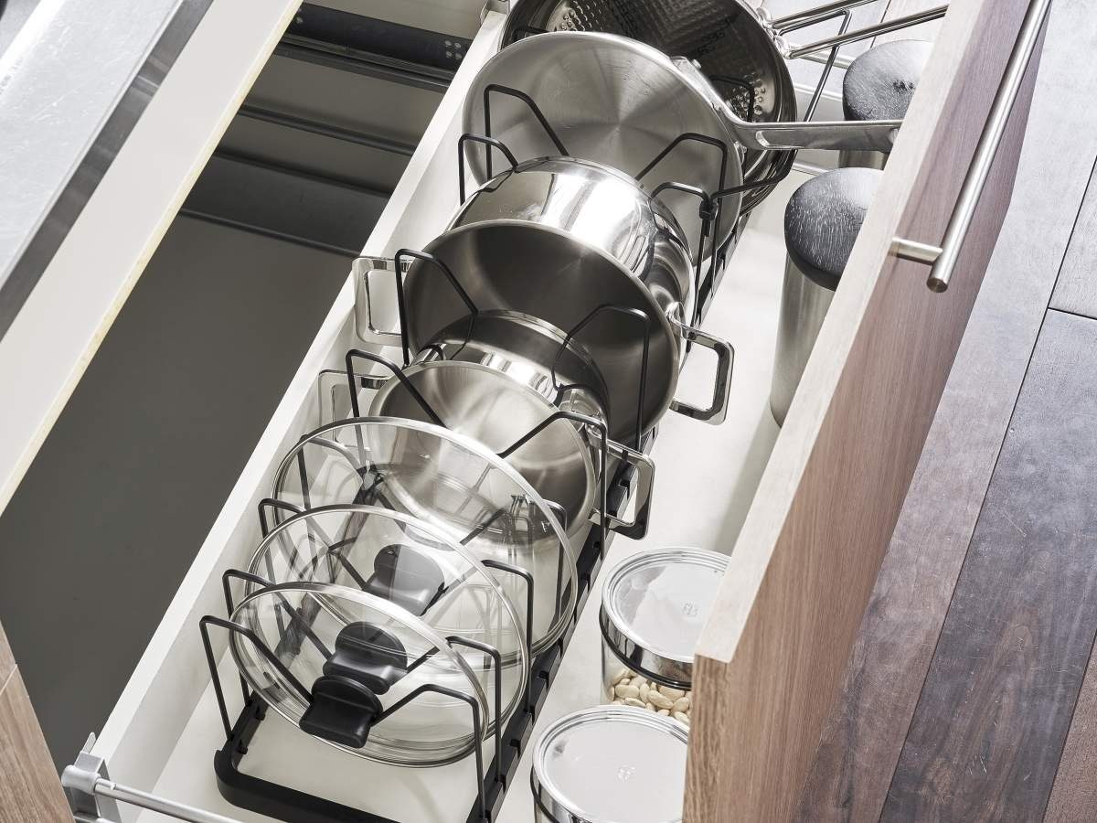 Yamazaki Schubladeneinsatz Tower, Kochtopf- und Deckelorganizer, verstellbar von 45 bis 82cm