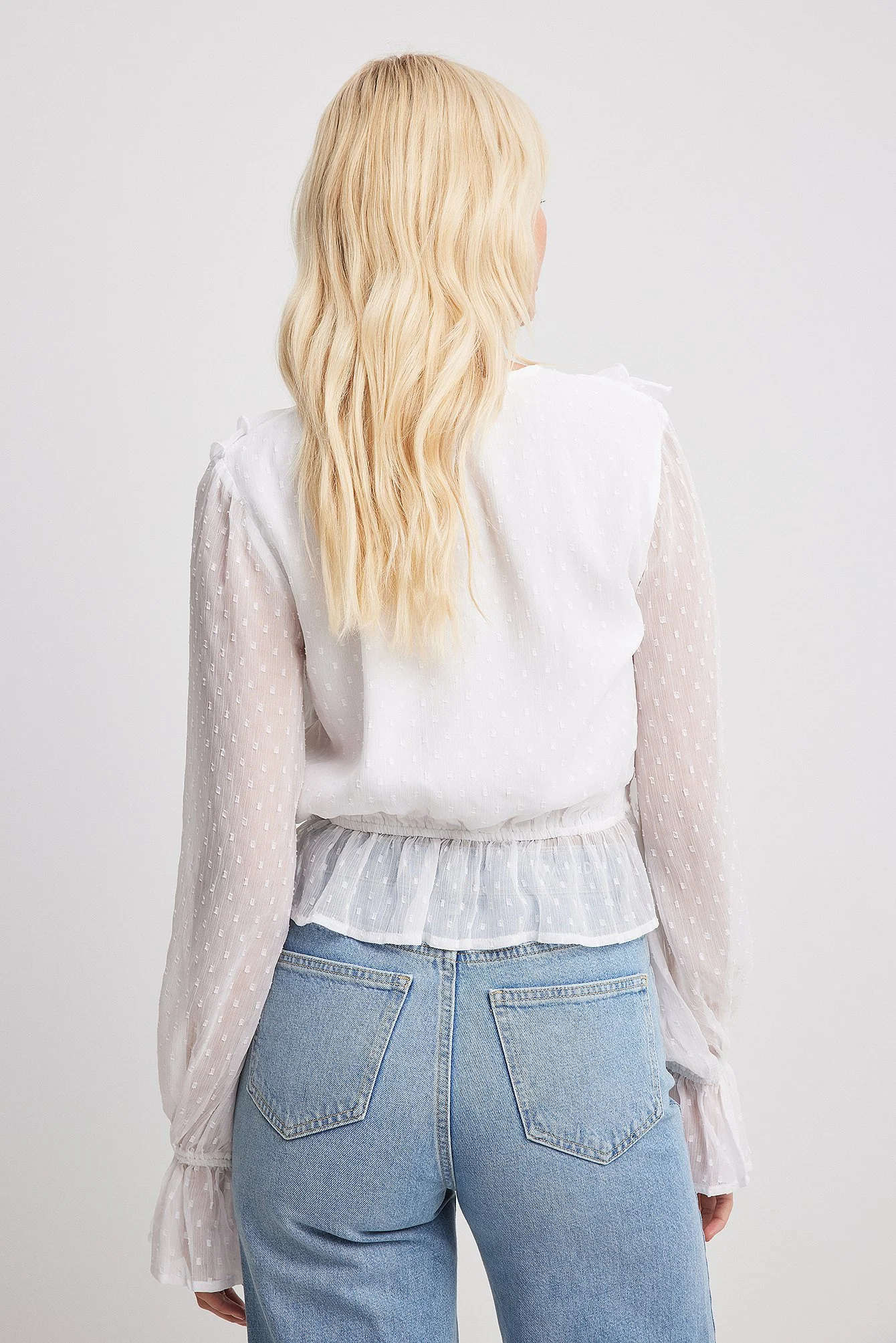 Recycelte Dobby-Bluse mit Rüschen