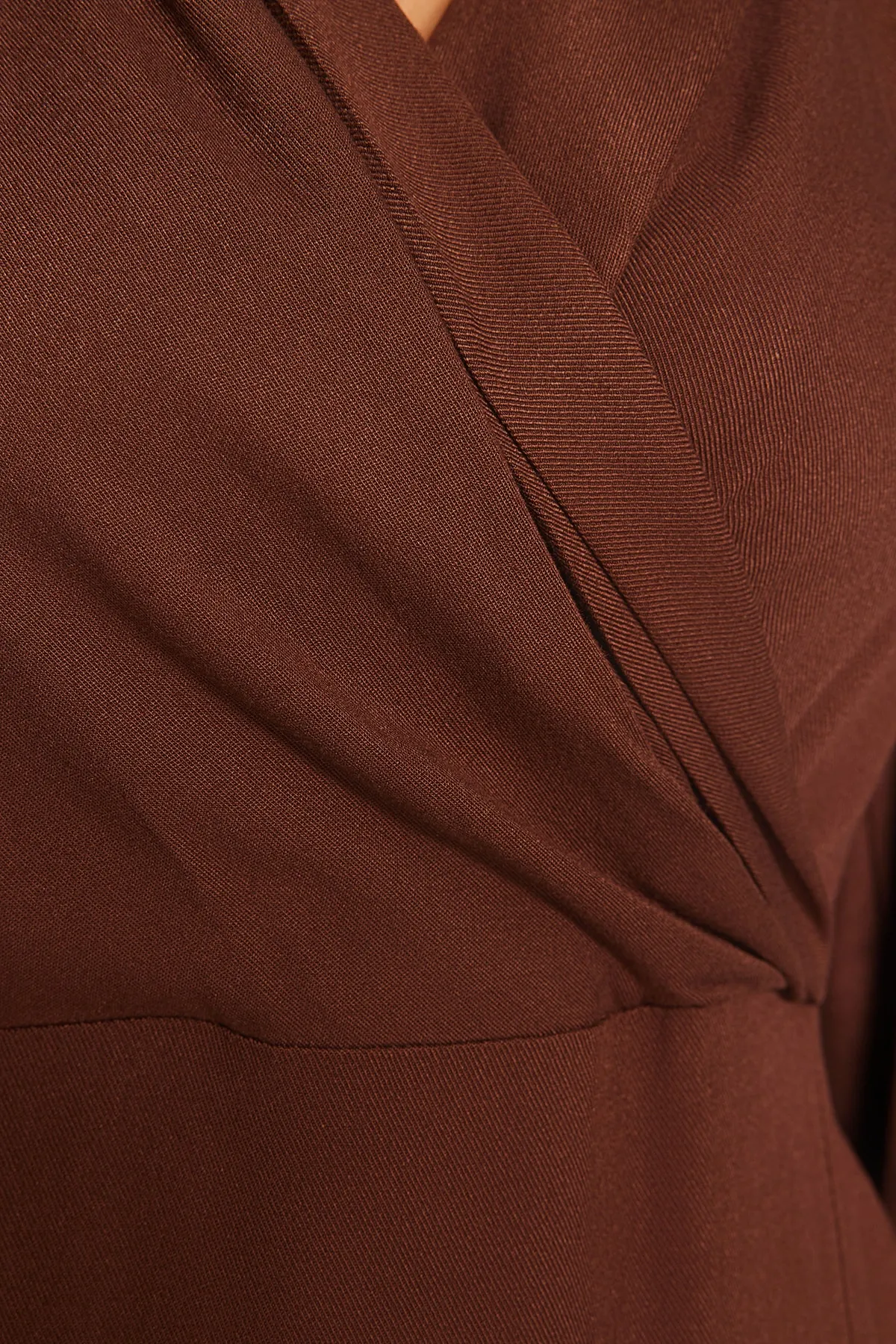 Trendyol Collection  Braunes Midi-gefüttertes Webkleid TWOAW21EL0230