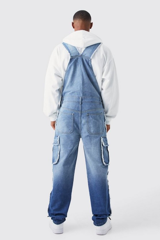 Lockere Latzhose mit ausgefranstem Saum