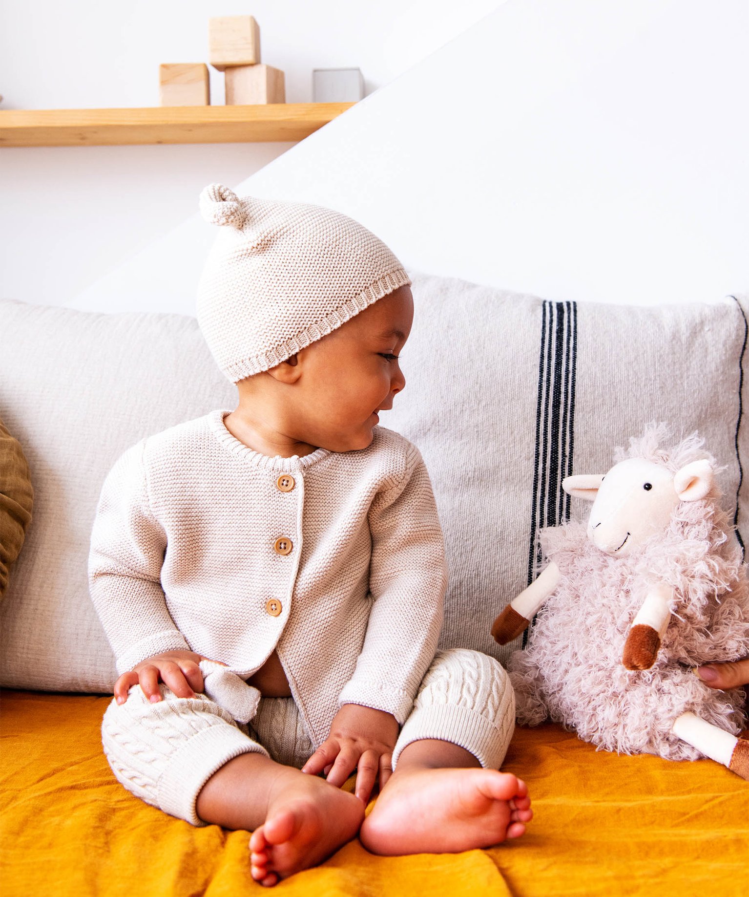 Gilet bébé à col rond en maille tricotée beige | GEMO