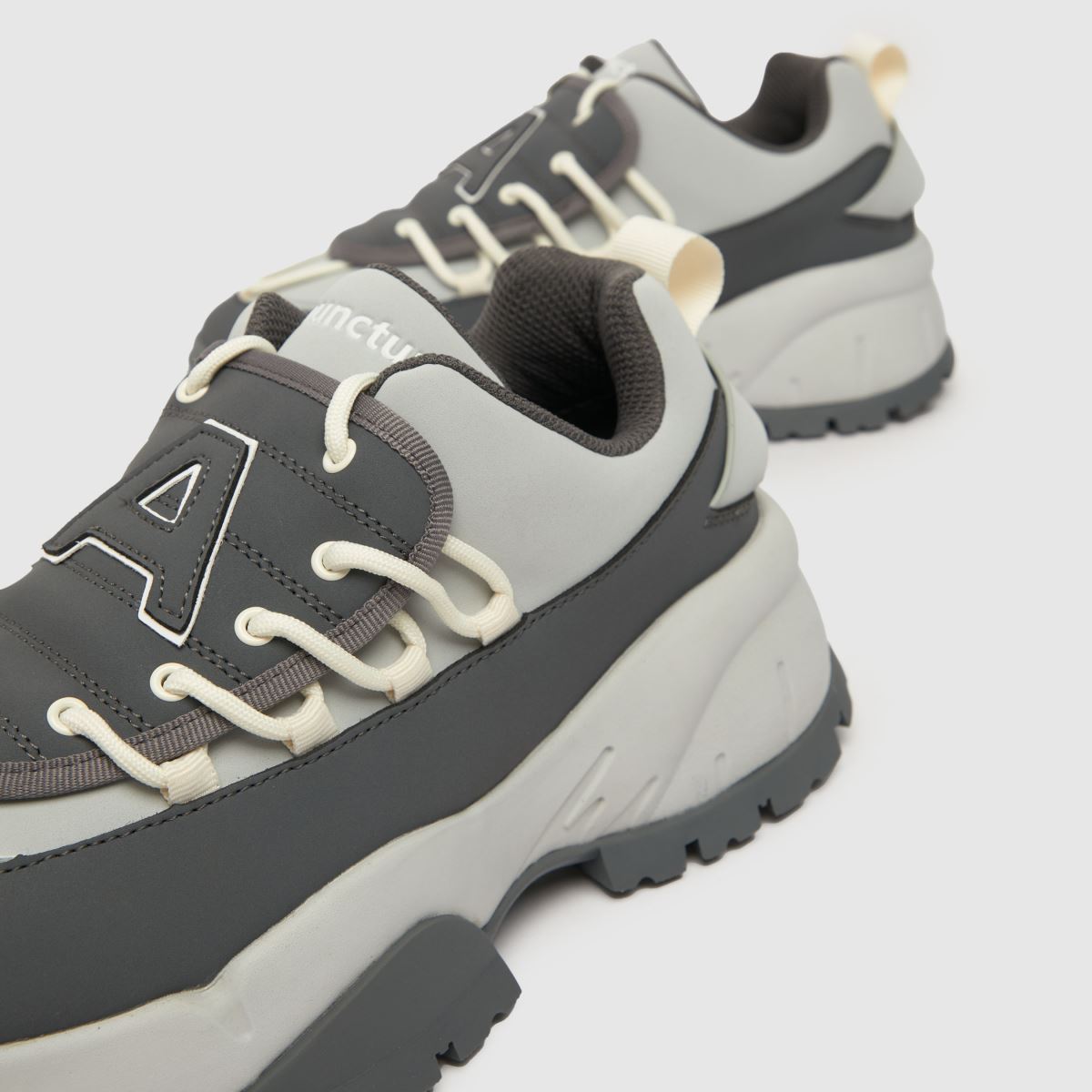 AKUPUNKTUR Gingypock-sneakers i vitt och grått