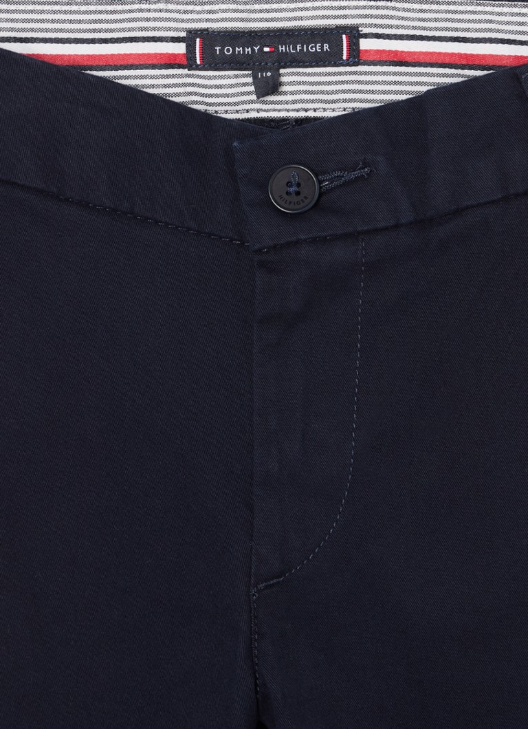 Pantaloni chino slim fit de la Tommy Hilfiger cu buzunare laterale