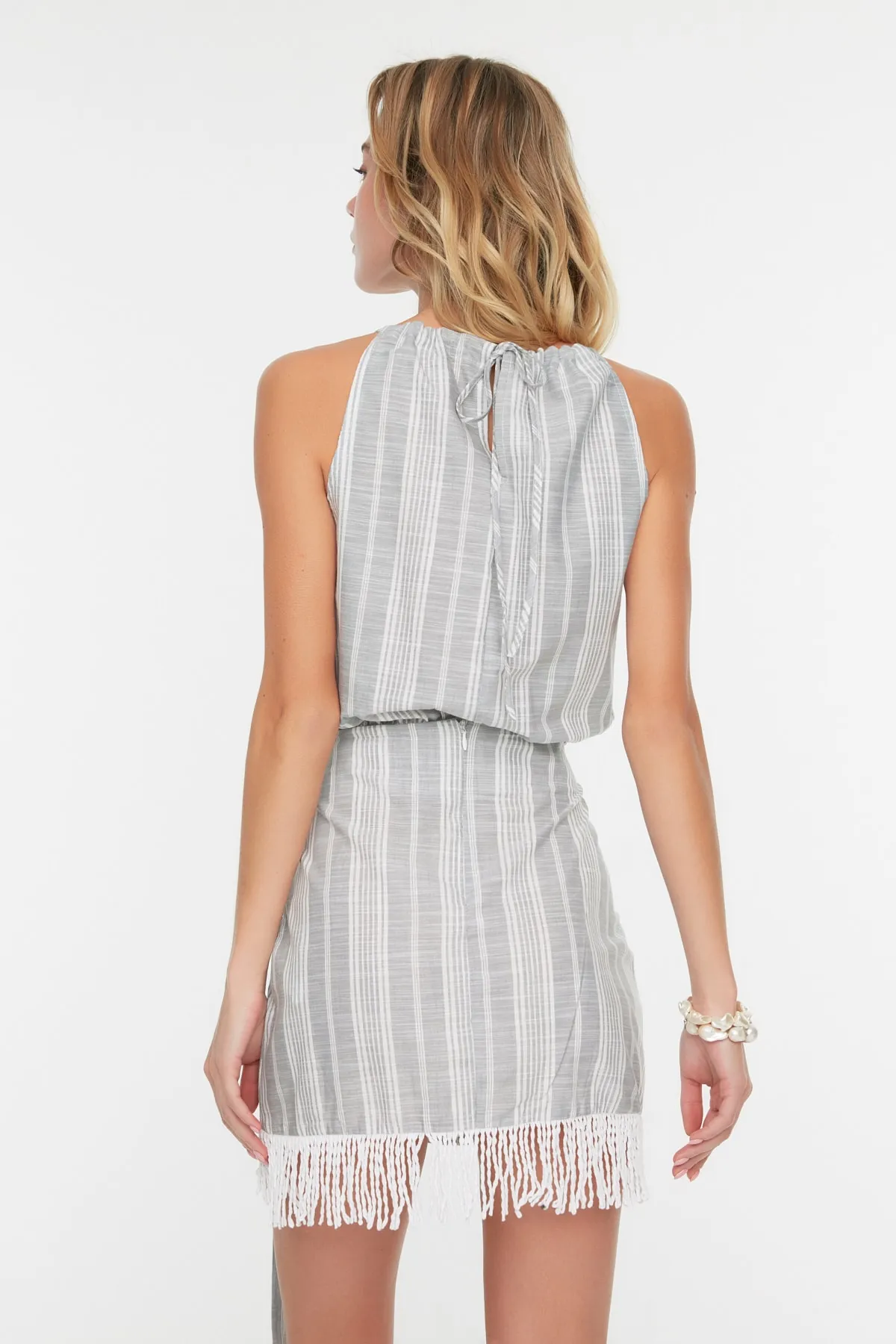 Trendyol Collection  Grau gestreiftes, gewebtes Blusen-Rock-Set mit Quasten TBESS21AU0085