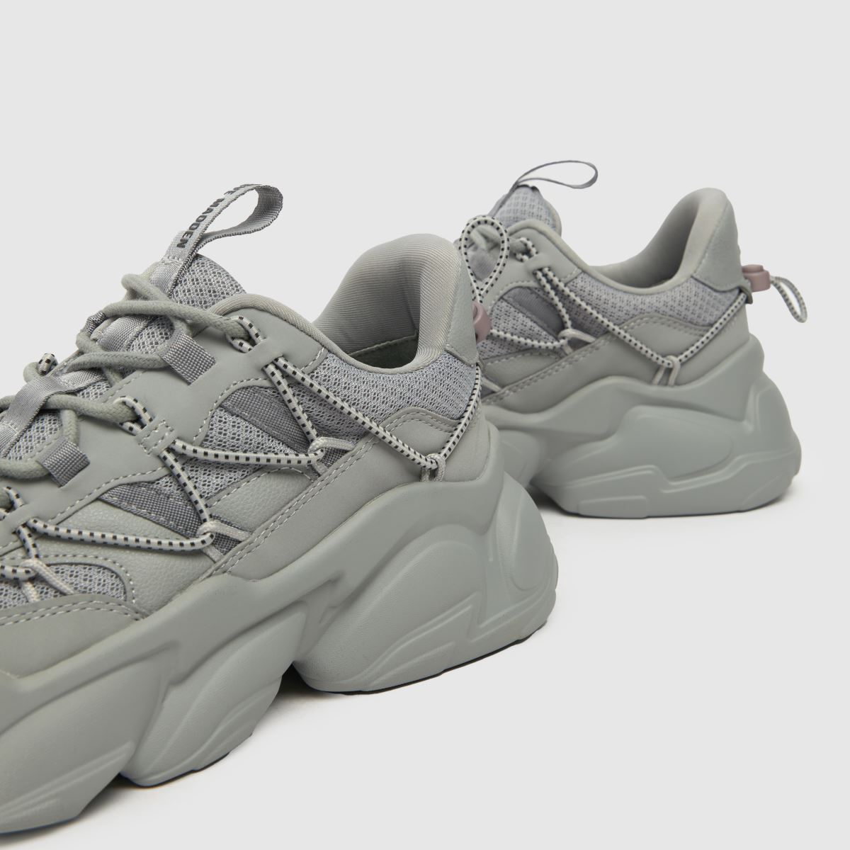 Steve Madden – Spectator-sneakers i mörkgrå