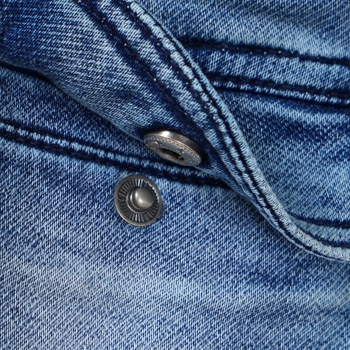 Jungen Pull-on-Jeans mit Used-Waschung