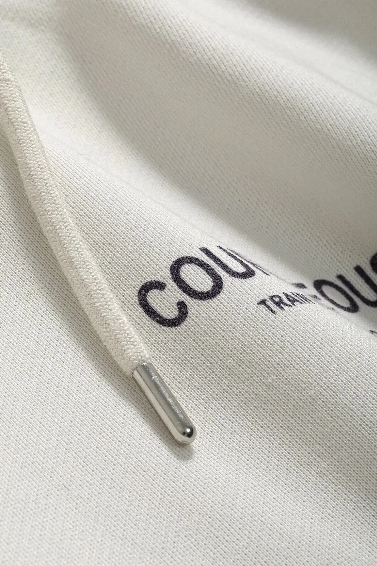MODAGEN  Unisex-Sweatshirt in Weiß mit Stern-Aufdruck auf der Rückseite