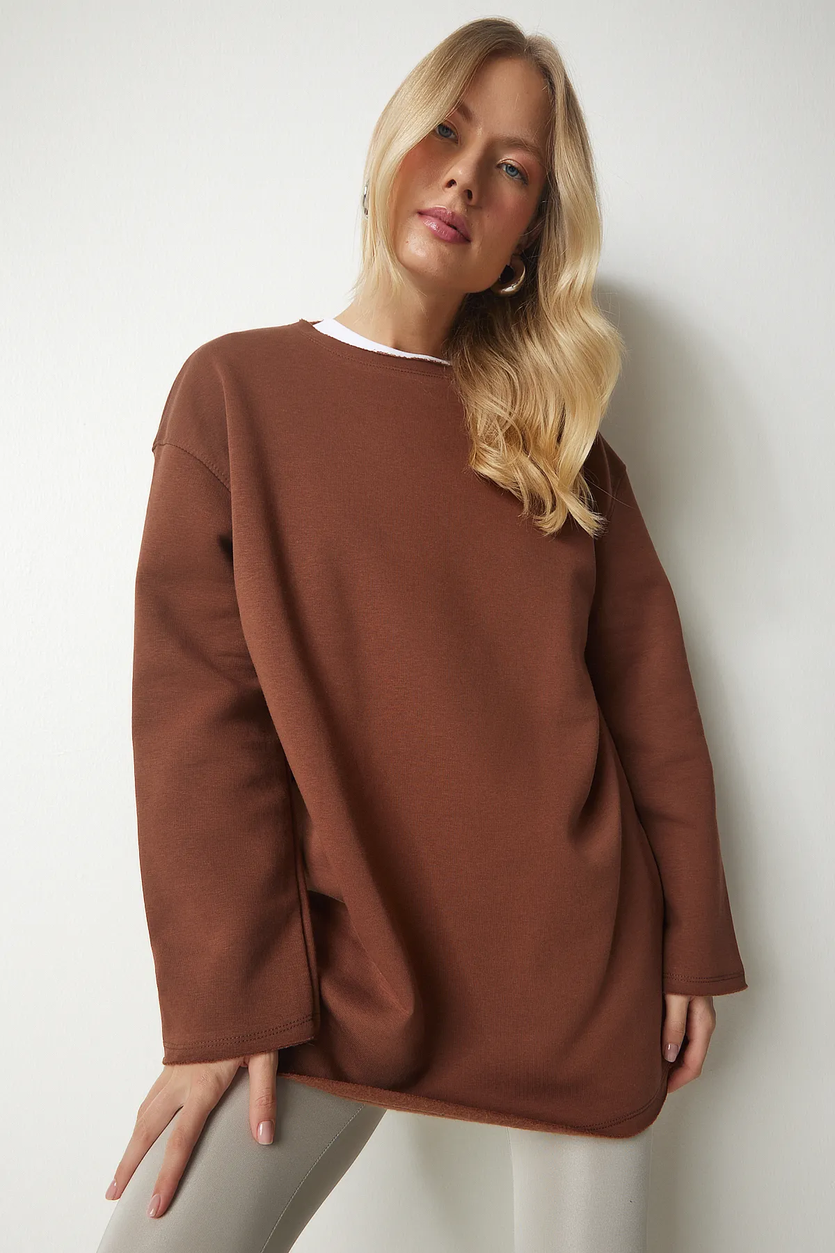 Happiness İstanbul  Braunes Oversize-Sweatshirt aus Strick mit Reliefmuster für Damen NJ00131