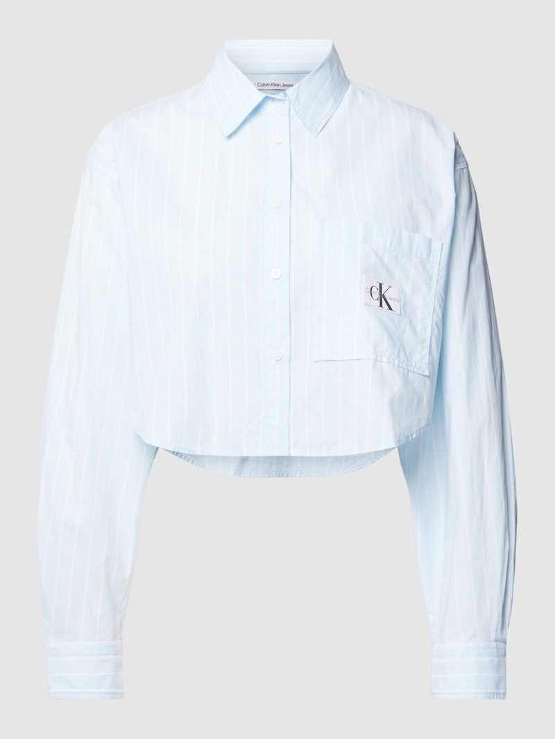 Cropped Bluse mit Label-Patch in hellblau
