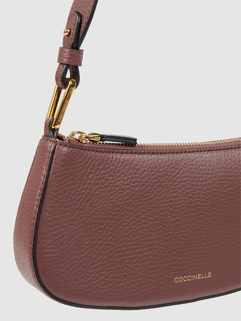 Pochette aus Leder in aubergine